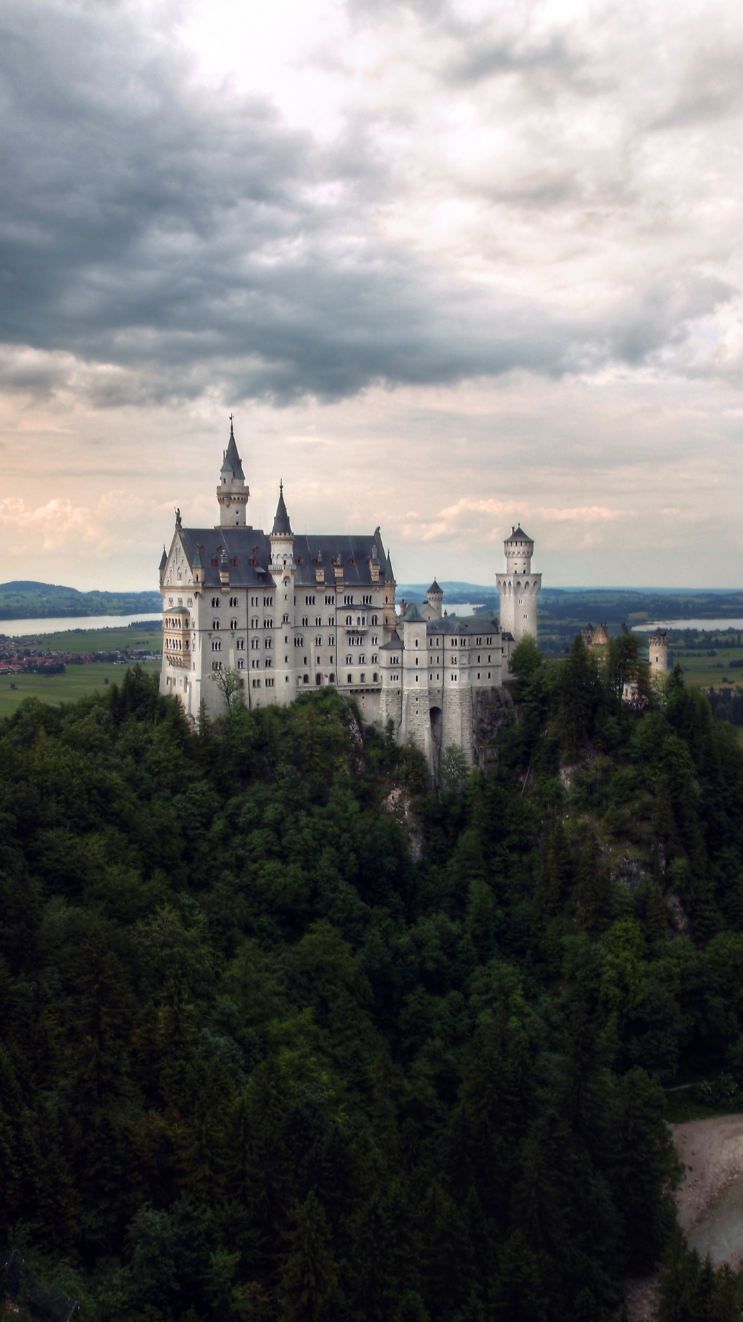 Скачати мобільні шпалери Пейзаж, Замки, Хмара, Німеччина, Баварія, Замок Нойшванштайн, Створено Людиною безкоштовно.