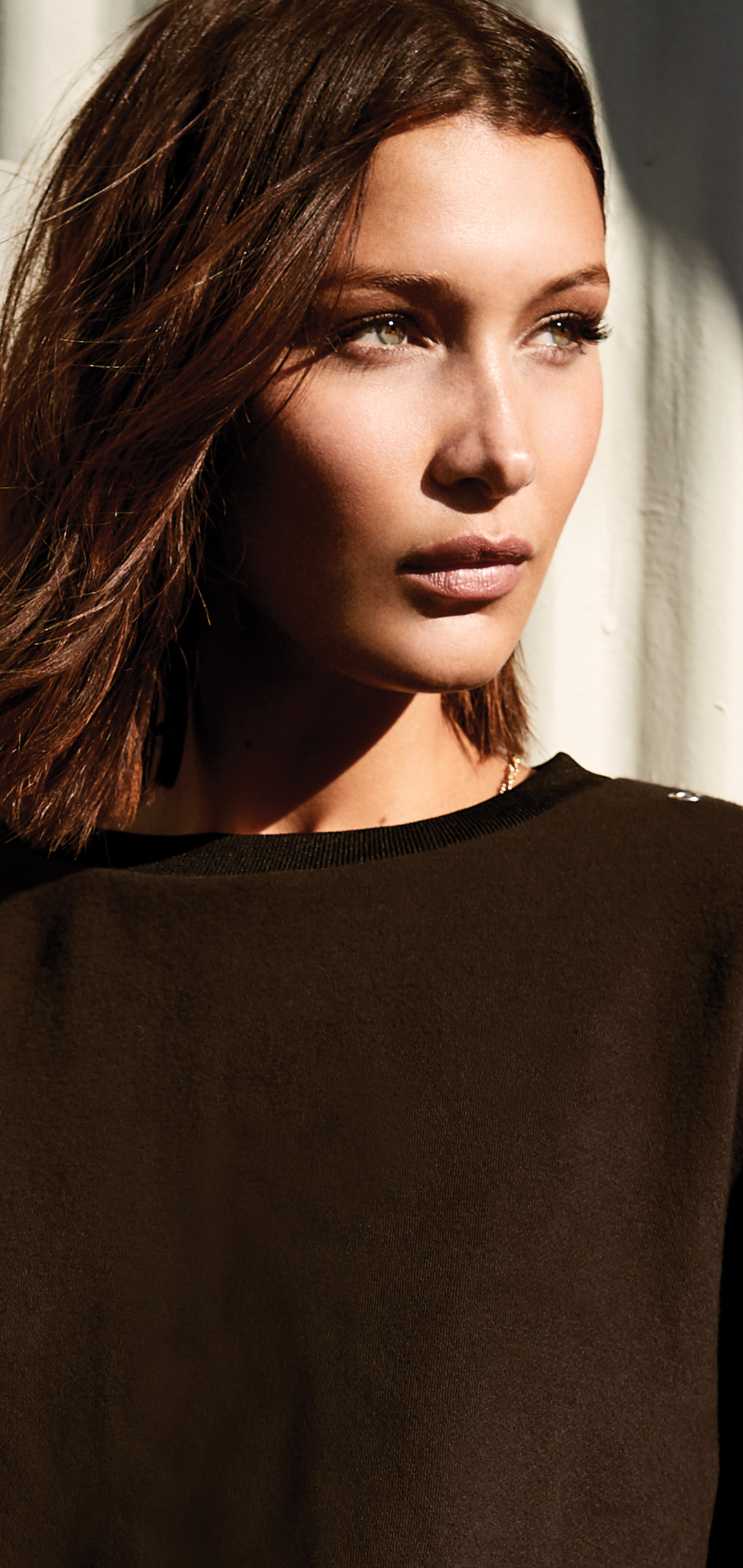 Download mobile wallpaper Brunette, Model, American, Celebrity, Bella Hadid for free.