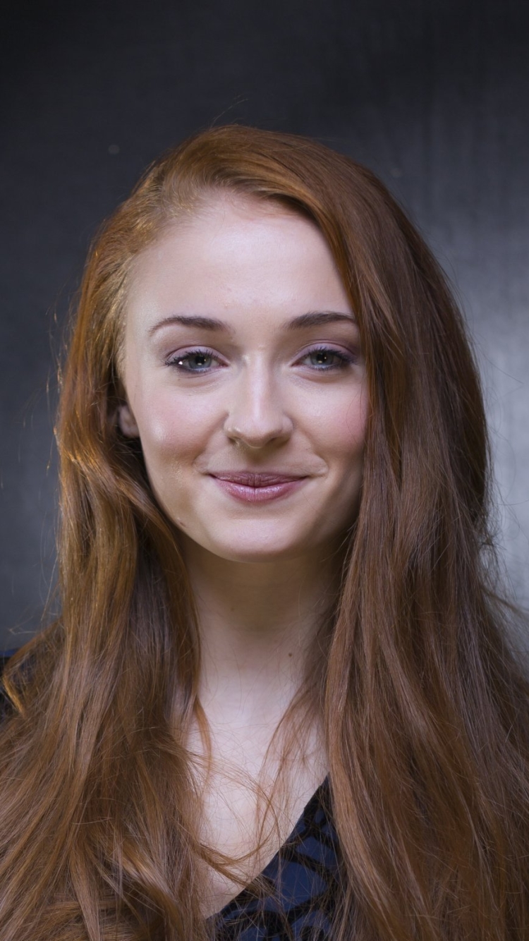 Download mobile wallpaper Smile, Redhead, English, Celebrity, Actress, Sophie Turner for free.