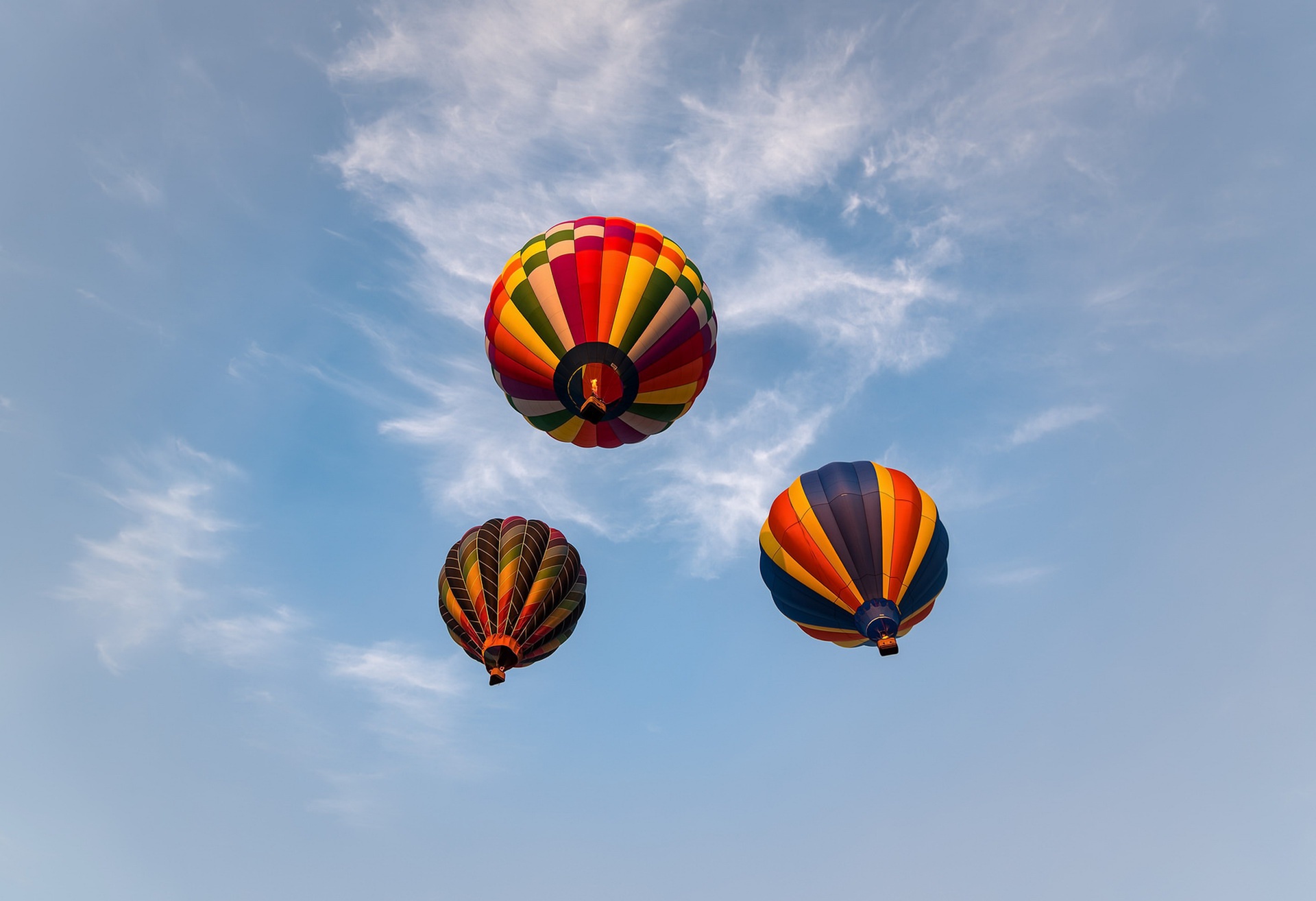 Free download wallpaper Sky, Vehicles, Hot Air Balloon on your PC desktop