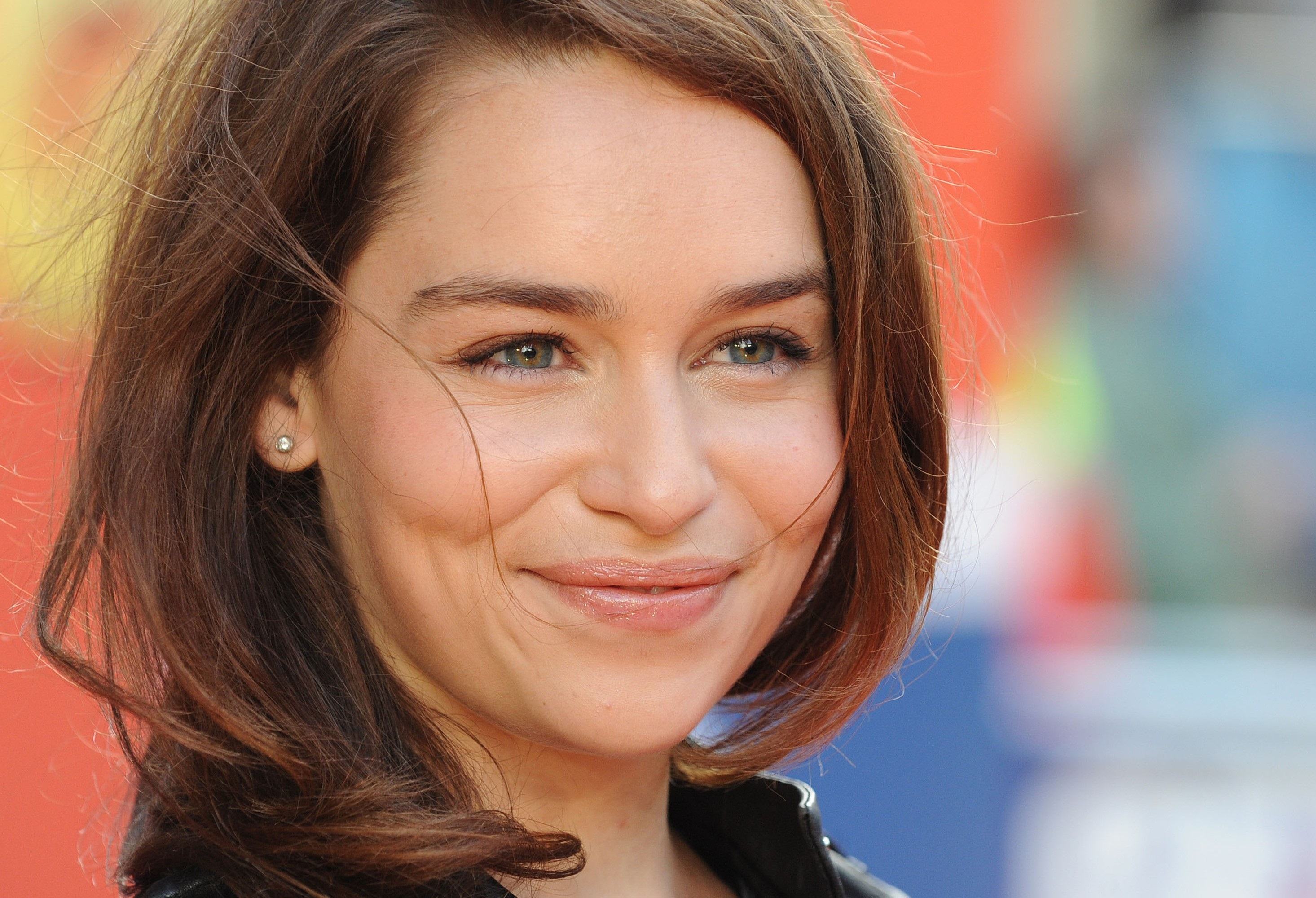 Laden Sie das Berühmtheiten, Emilia Clarke-Bild kostenlos auf Ihren PC-Desktop herunter