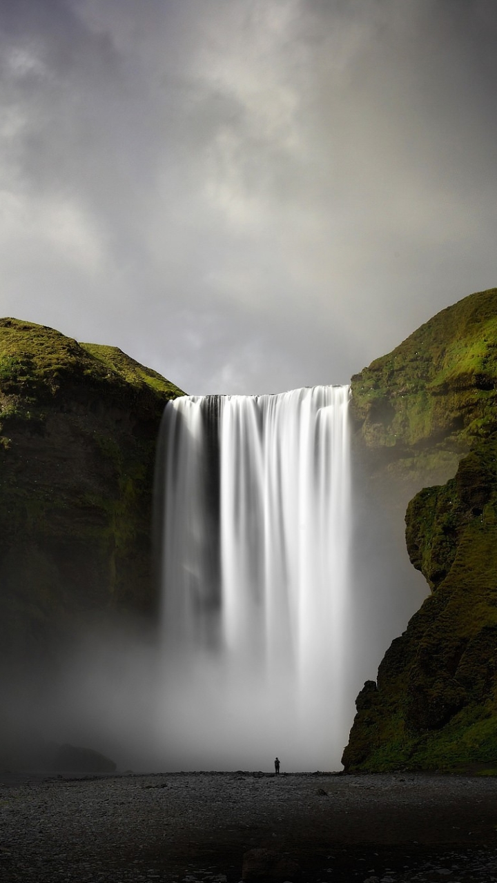 Download mobile wallpaper Waterfalls, Waterfall, Earth, Iceland, River, Skógafoss, Skógafoss Waterfall for free.