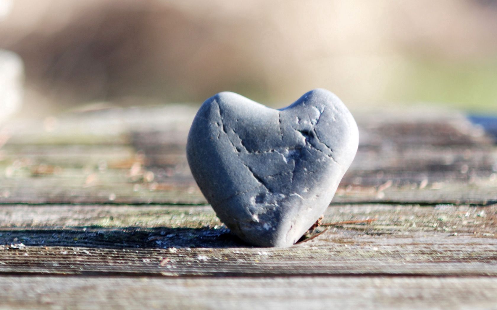 Baixar papel de parede para celular de Pedra, Um Coração, Uma Pedra, Ponto, Coração, Pontos, Superfície, Amor gratuito.