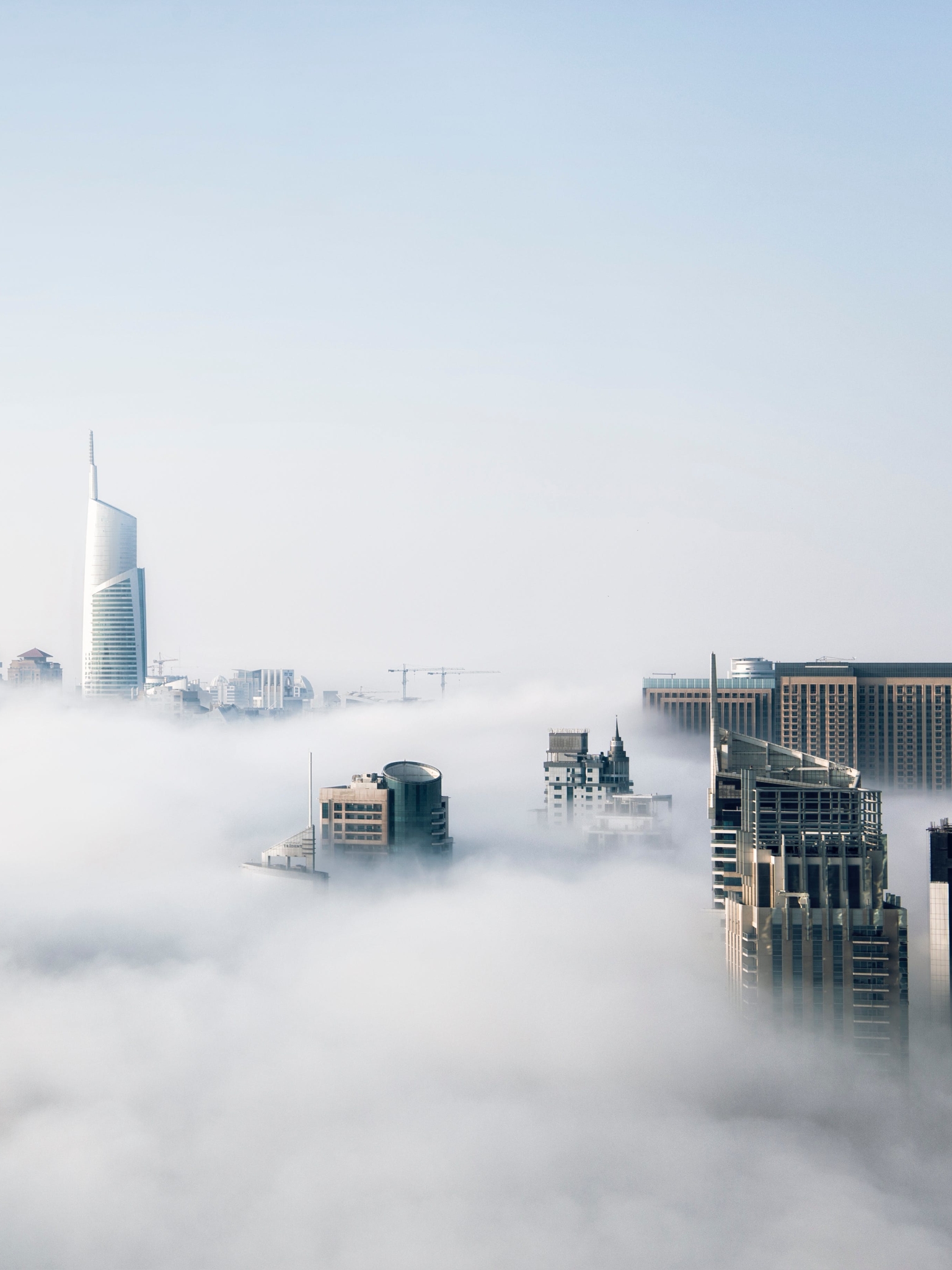 Descarga gratis la imagen Ciudades, Ciudad, Rascacielos, Edificio, Niebla, Hecho Por El Hombre, Dubái en el escritorio de tu PC