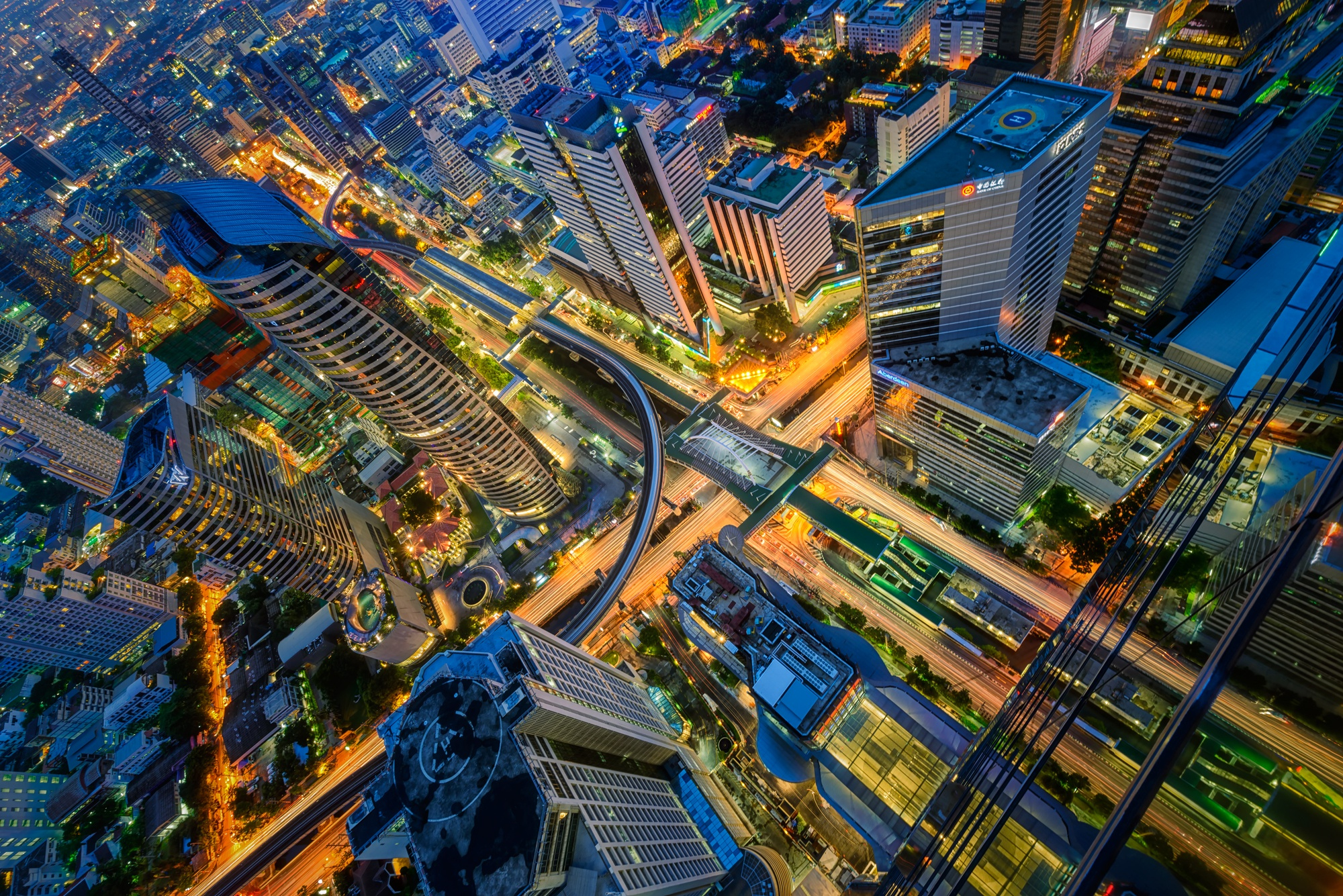 359875 descargar fondo de pantalla hecho por el hombre, bangkok, ciudad, paisaje urbano, luz, noche, rascacielos, tailandia, ciudades: protectores de pantalla e imágenes gratis
