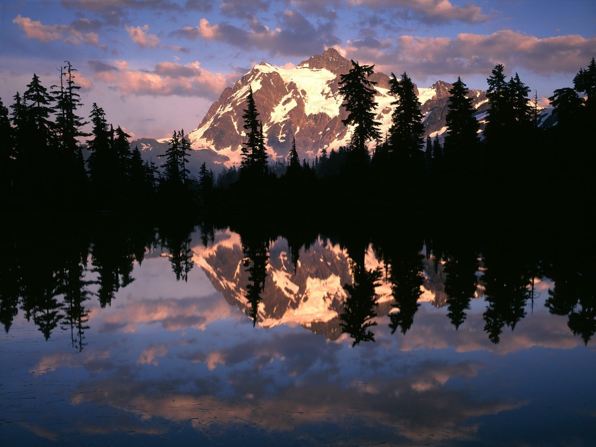 PCデスクトップに自然, 水, 雪, 夜明け, 湖, 山, 反射, 森, 日の出, 地球, 山岳画像を無料でダウンロード