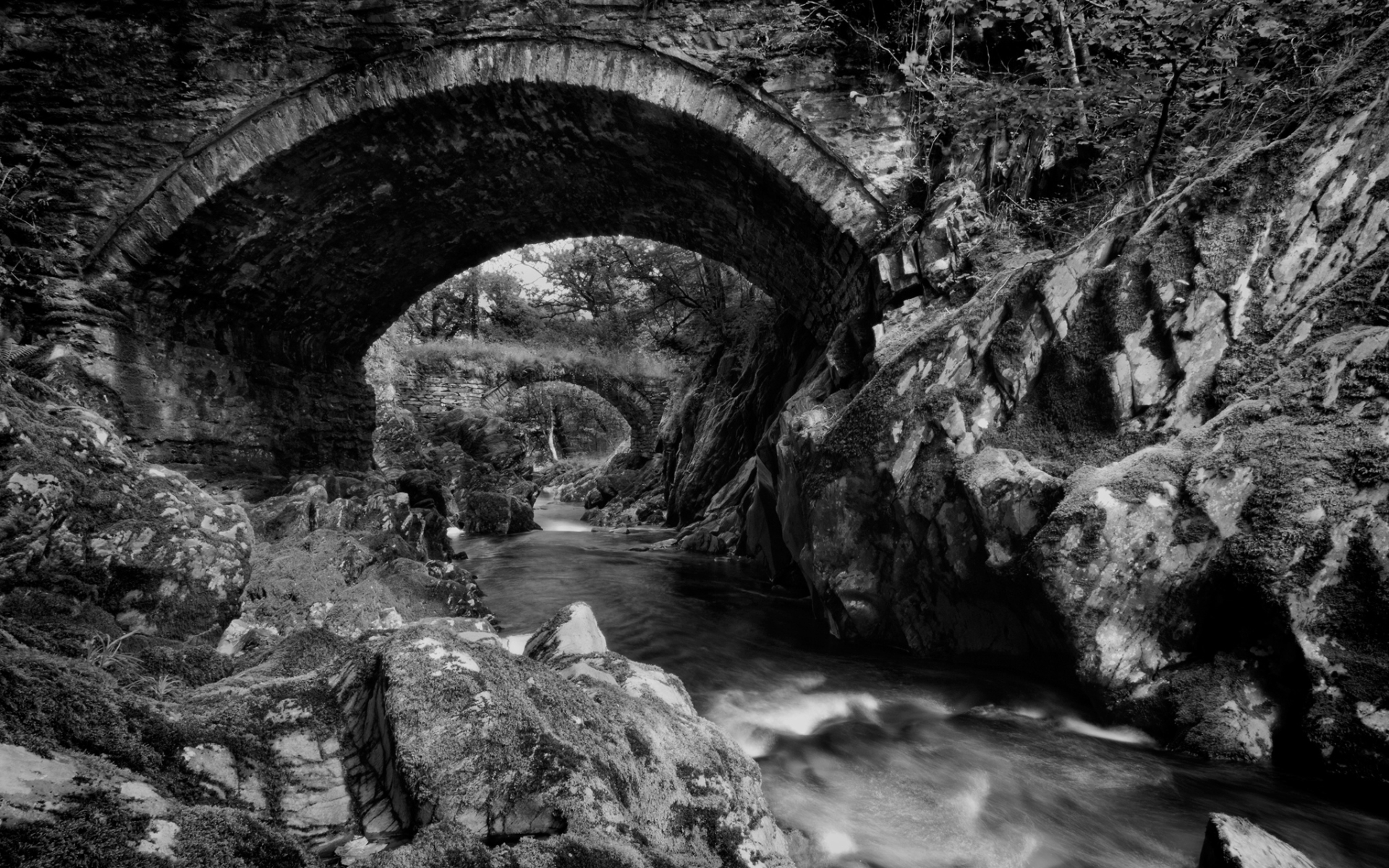 Descarga gratuita de fondo de pantalla para móvil de Puente, Piedra, Blanco Y Negro, Fotografía, Chorro.