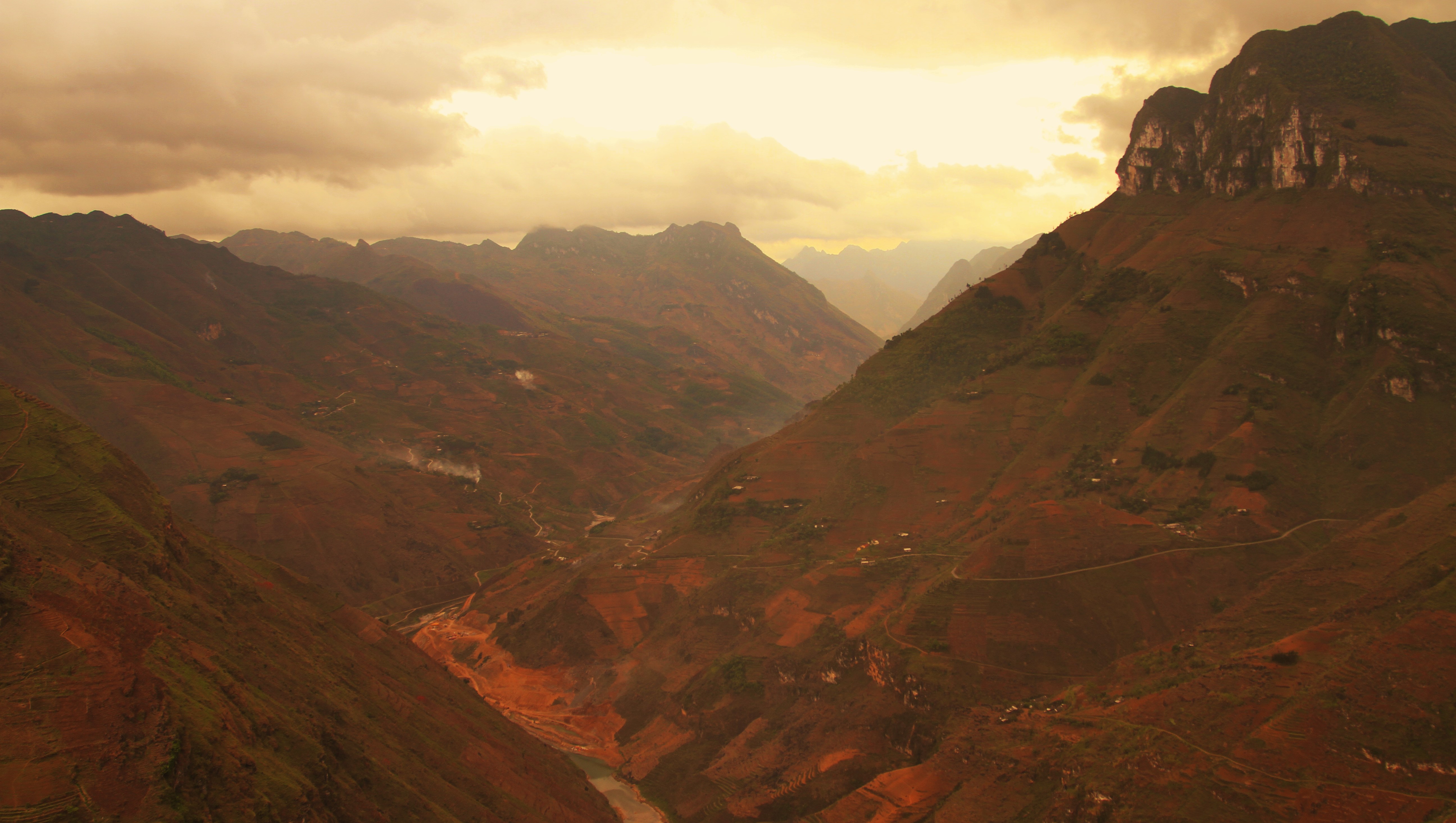 Descarga gratis la imagen Montañas, Montaña, Valle, Atardecer, Tierra/naturaleza en el escritorio de tu PC