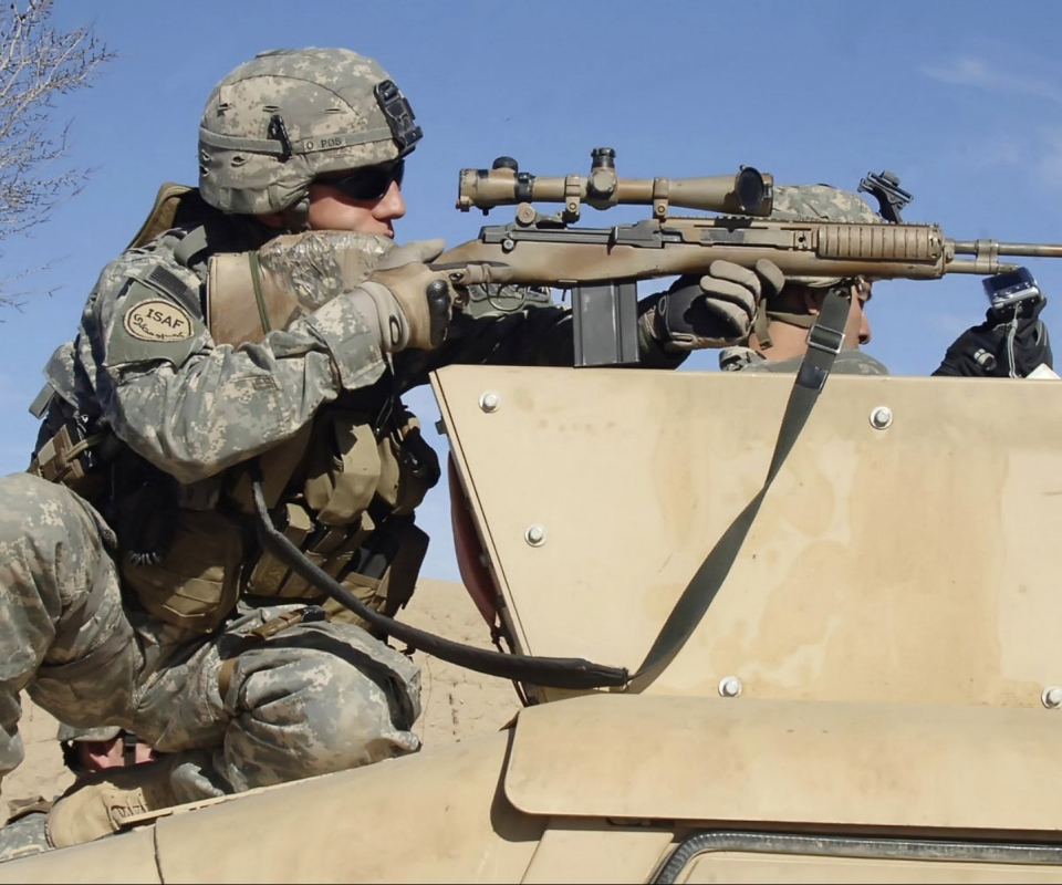 Baixe gratuitamente a imagem Arma, Militar, Soldado, Pistola na área de trabalho do seu PC