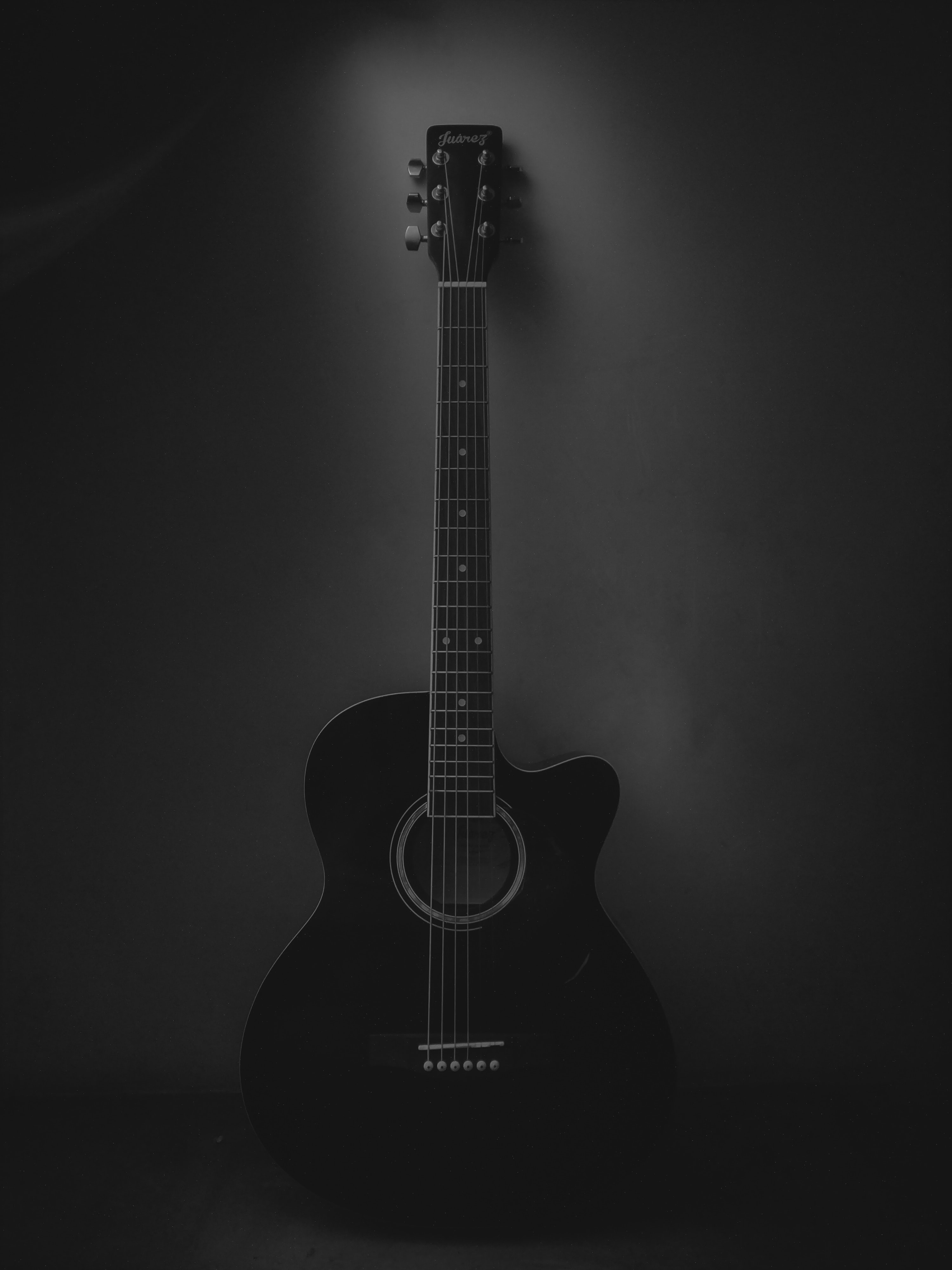 94421 скачать картинку гитара, музыкальный инструмент, темный, акустическая гитара, музыка, черный - обои и заставки бесплатно