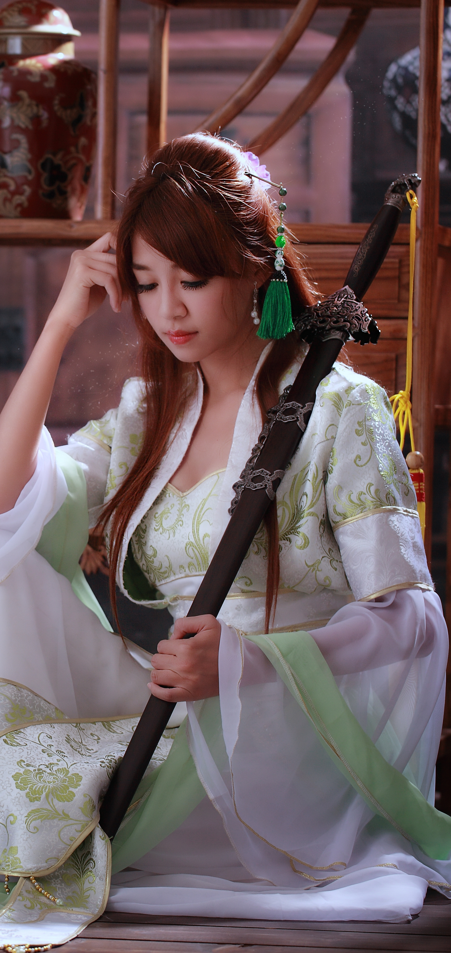 Handy-Wallpaper Frauen, Schwert, Asiatisch, Asiatinnen, Nationaltracht, Xiǎo Zǐ kostenlos herunterladen.