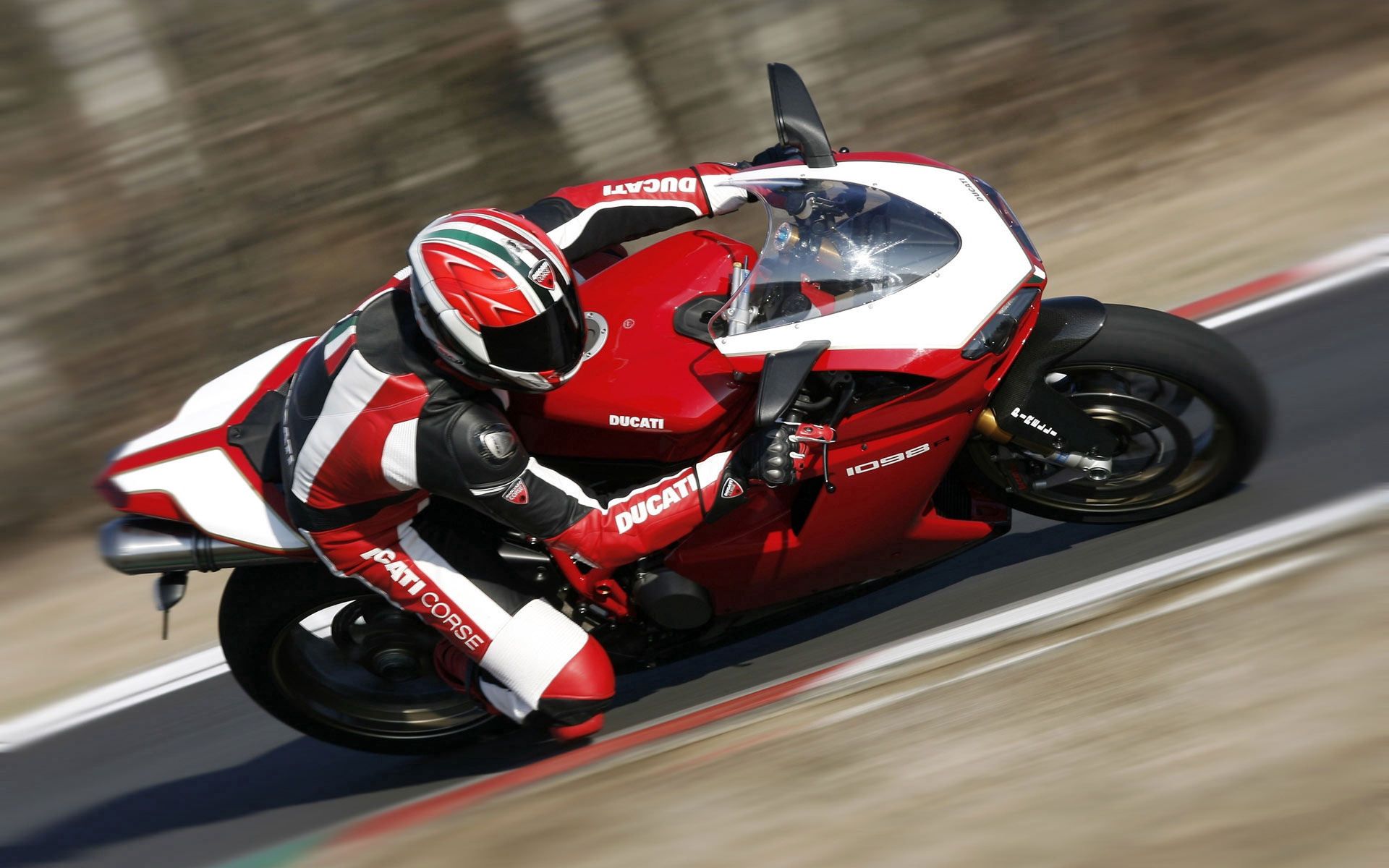 126001 скачать обои красный, в движении, мотоциклы, мотобайк, ducati 1098, дукати - заставки и картинки бесплатно