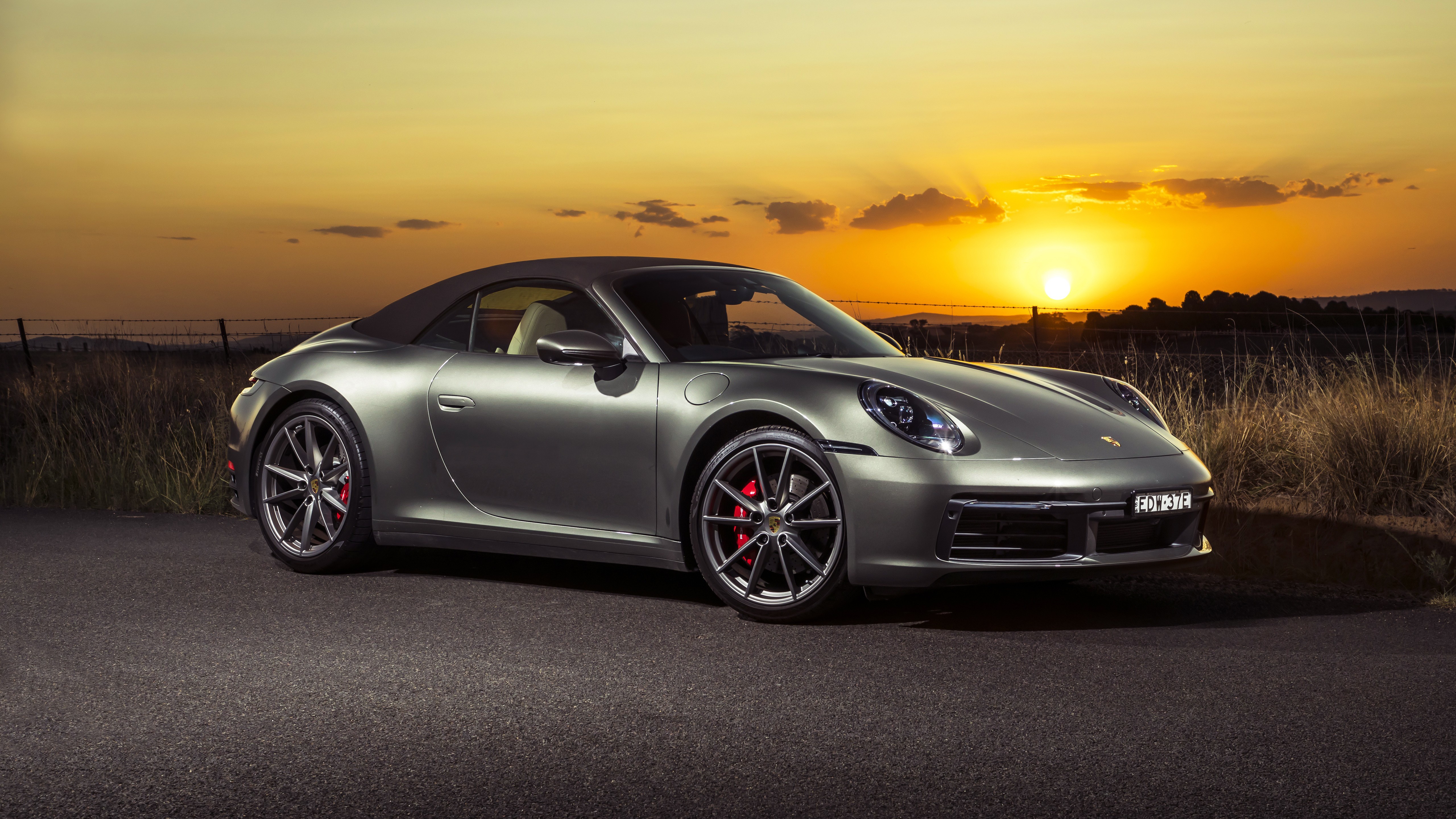 Завантажити шпалери Porsche 911 Carrera S на телефон безкоштовно