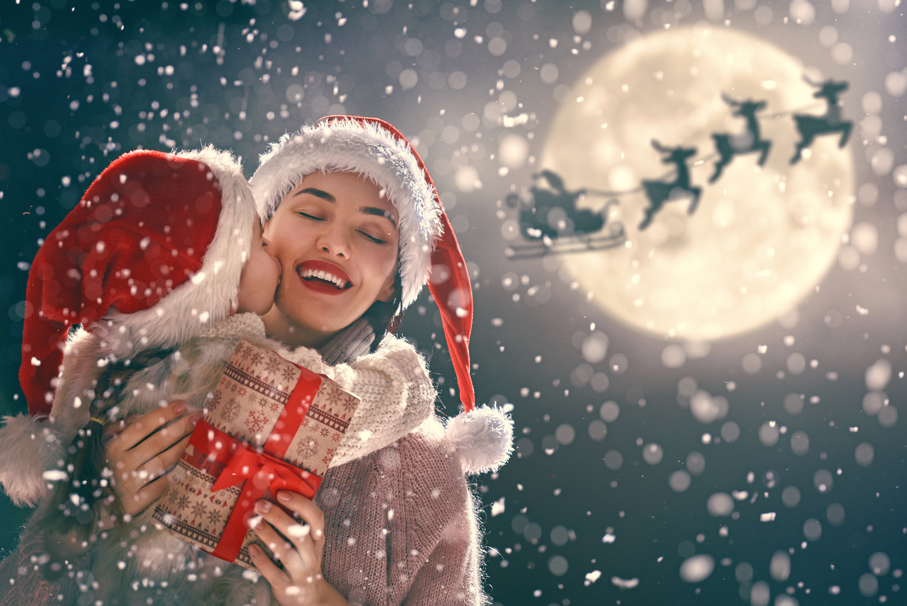 Baixar papel de parede para celular de Natal, Presente, Criança, Feriados, Gorro Do Papai Noel gratuito.