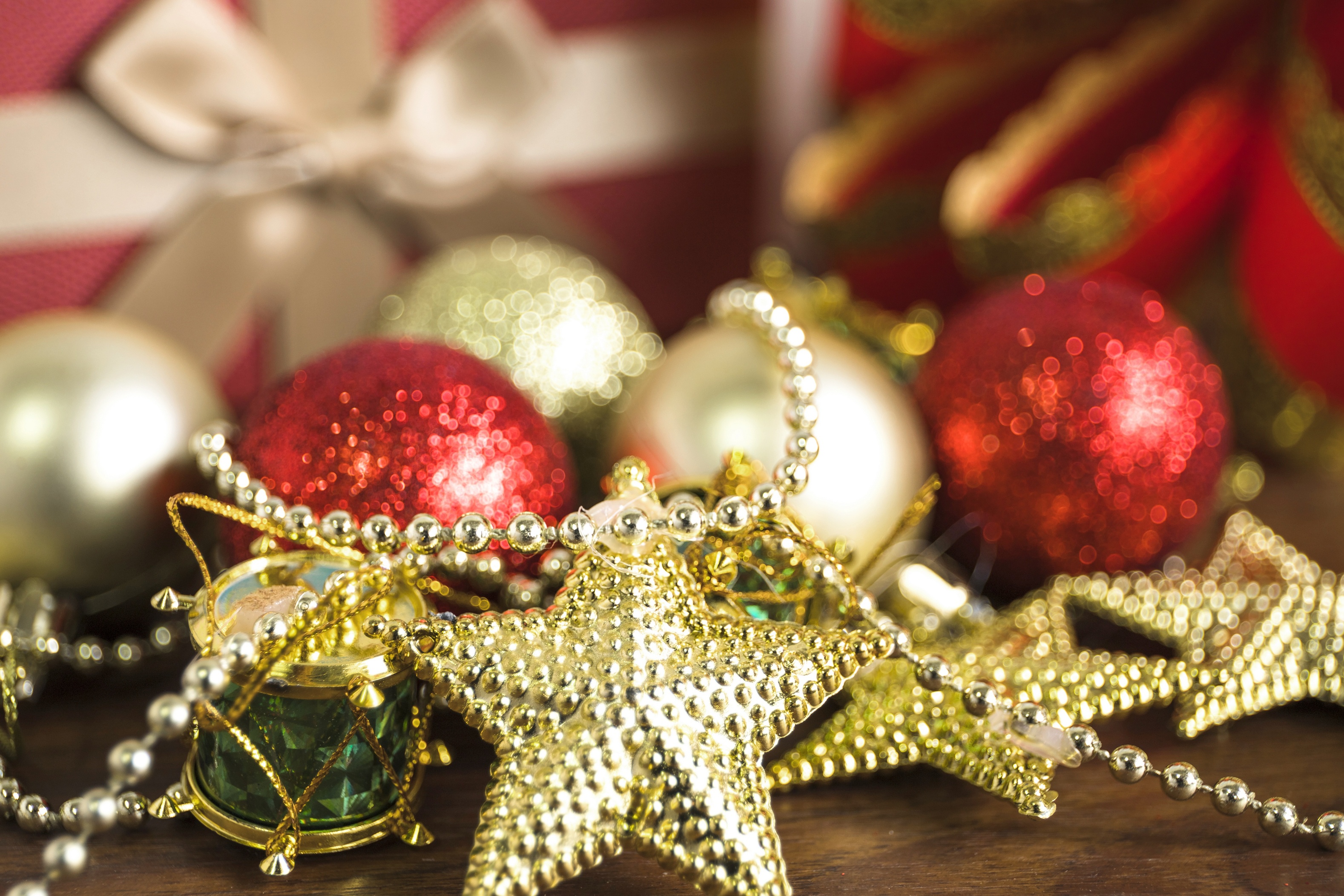 Free download wallpaper Christmas, Holiday, Star, Christmas Ornaments on your PC desktop