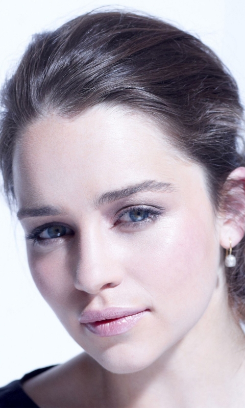 Download mobile wallpaper English, Brunette, Green Eyes, Celebrity, Actress, Emilia Clarke for free.