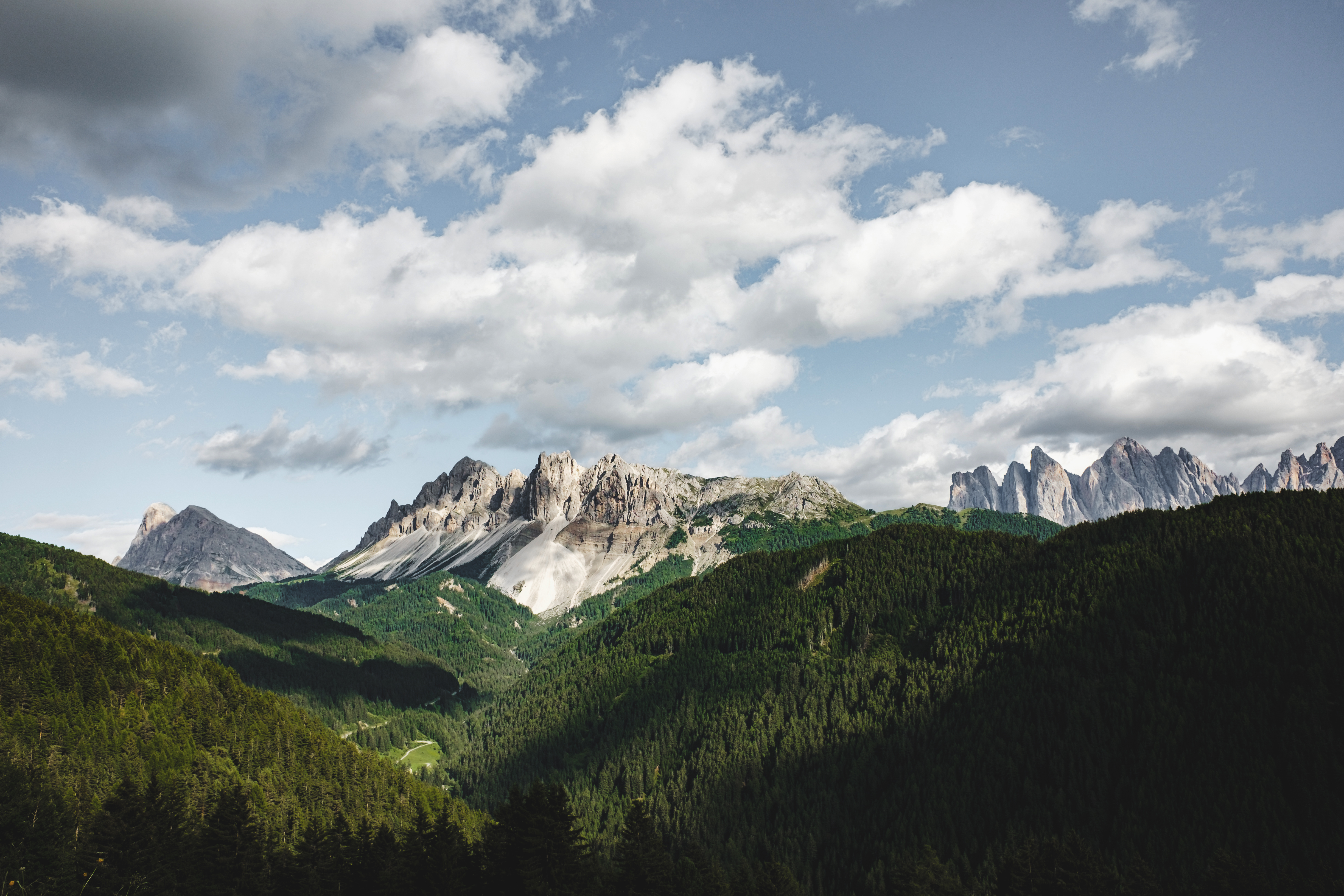 Descarga gratis la imagen Naturaleza, Hierba, Montañas, Nubes, Verano en el escritorio de tu PC