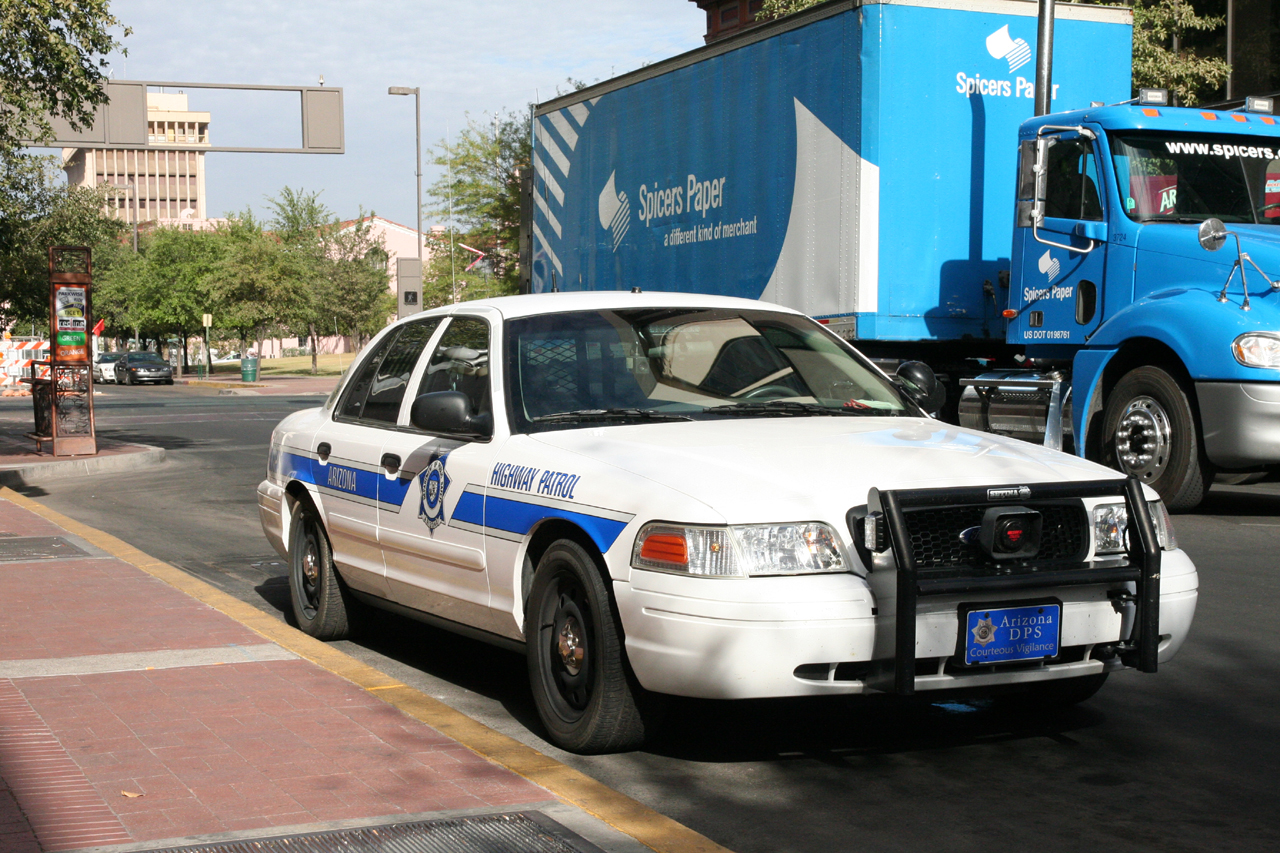 Handy-Wallpaper Polizei, Fahrzeuge kostenlos herunterladen.