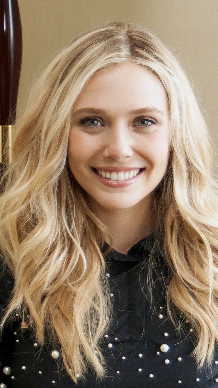 Download mobile wallpaper Smile, Blonde, Face, Green Eyes, Celebrity, Actress, Elizabeth Olsen for free.