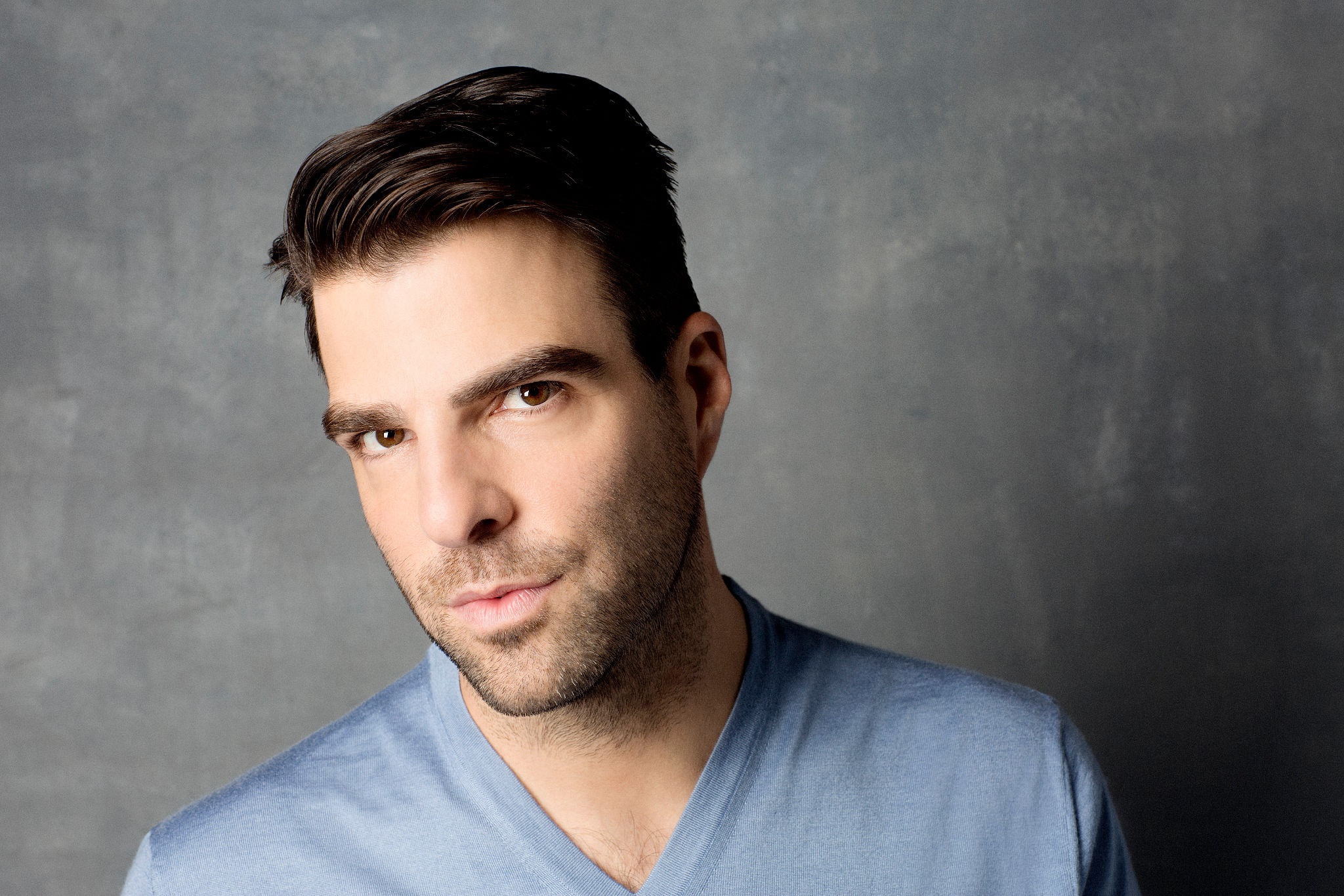 Free download wallpaper Face, American, Celebrity, Brown Eyes, Actor, Zachary Quinto on your PC desktop