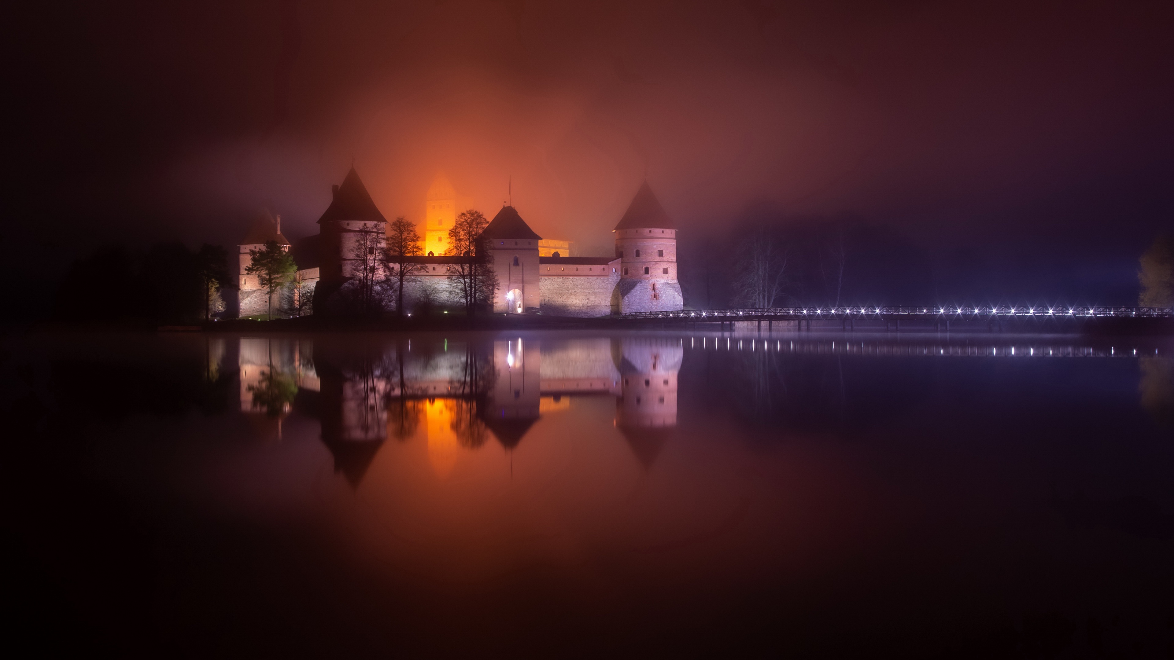 493207 descargar imagen hecho por el hombre, castillo de la isla de trakai, castillo, lago, lituania, noche, trakai, castillos: fondos de pantalla y protectores de pantalla gratis