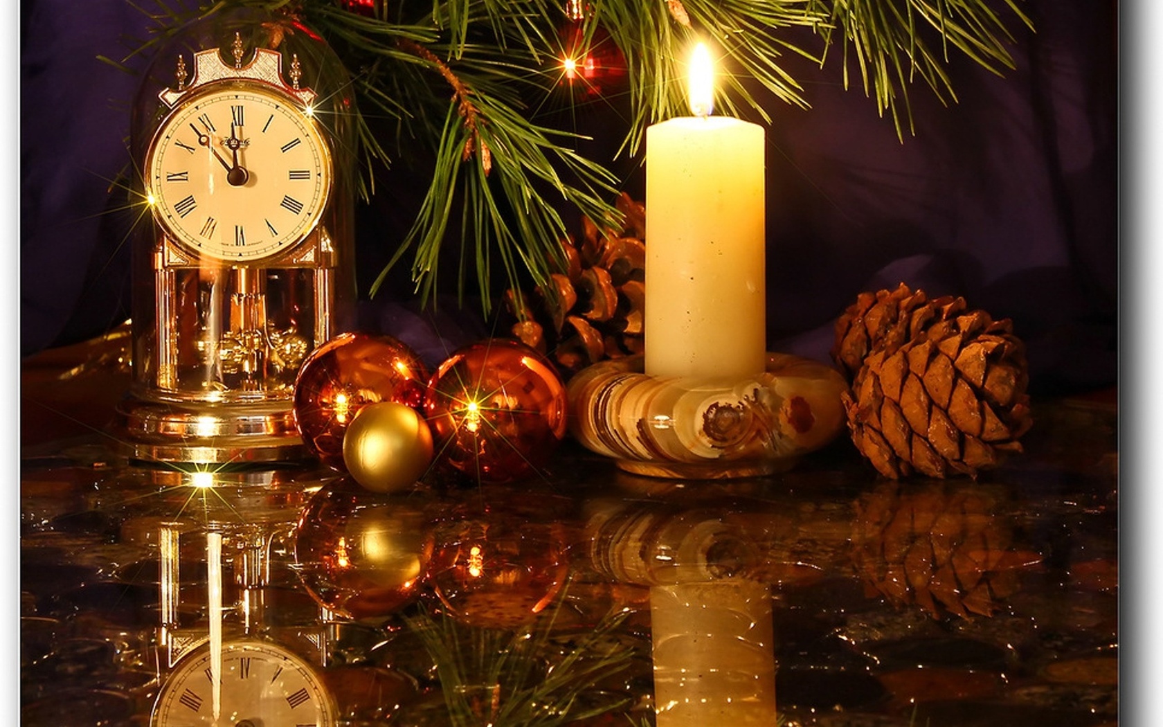 Handy-Wallpaper Feiertage, Weihnachten, Weihnachtsschmuck, Kerze, Spiegelung kostenlos herunterladen.