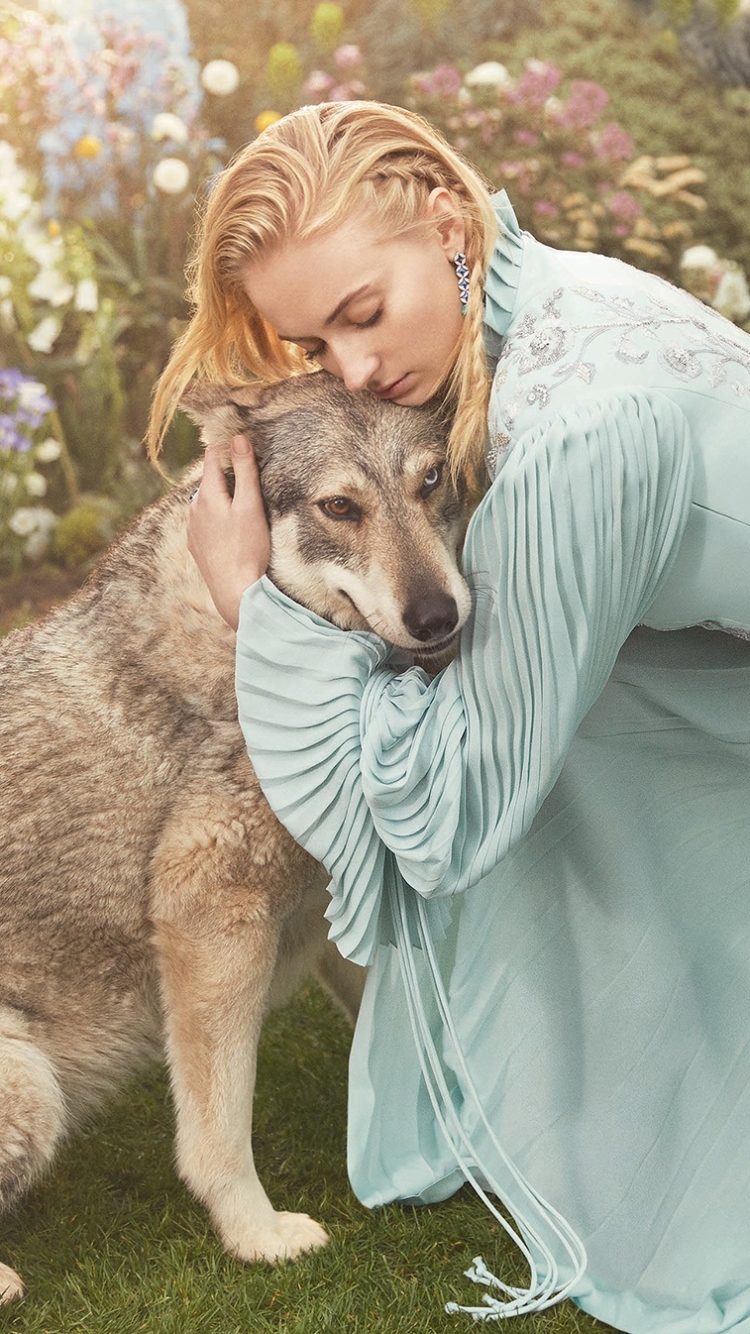 Handy-Wallpaper Hund, Blond, Englisch, Blondinen, Berühmtheiten, Darstellerin, Sophie Turner kostenlos herunterladen.