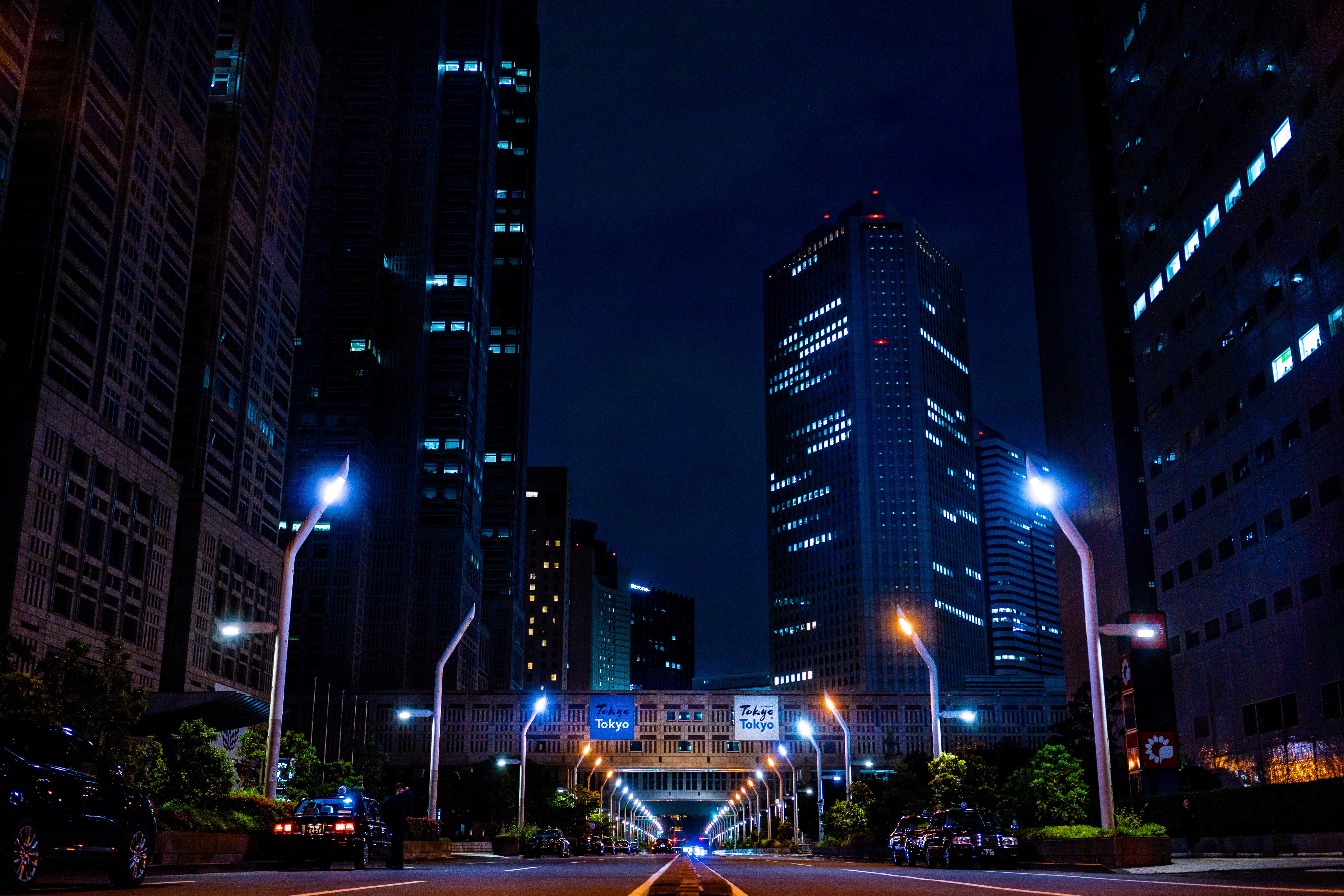 Descarga gratuita de fondo de pantalla para móvil de Ciudad Nocturna, Luces De La Ciudad, Puente, Rascacielos, Ciudad De Noche, Ciudades.