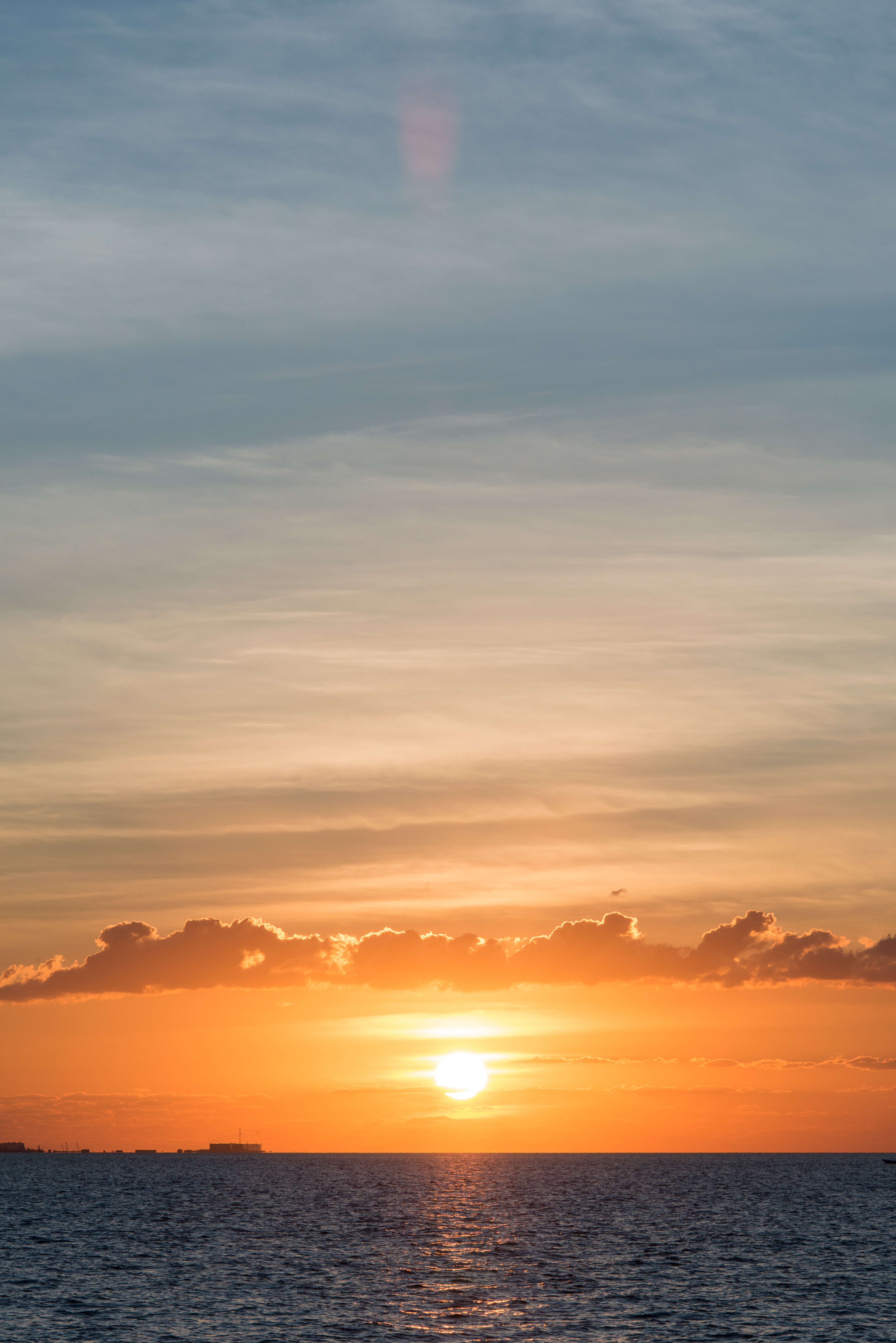 Free download wallpaper Horizon, Sky, Sun, Glare, Nature, Sunset on your PC desktop