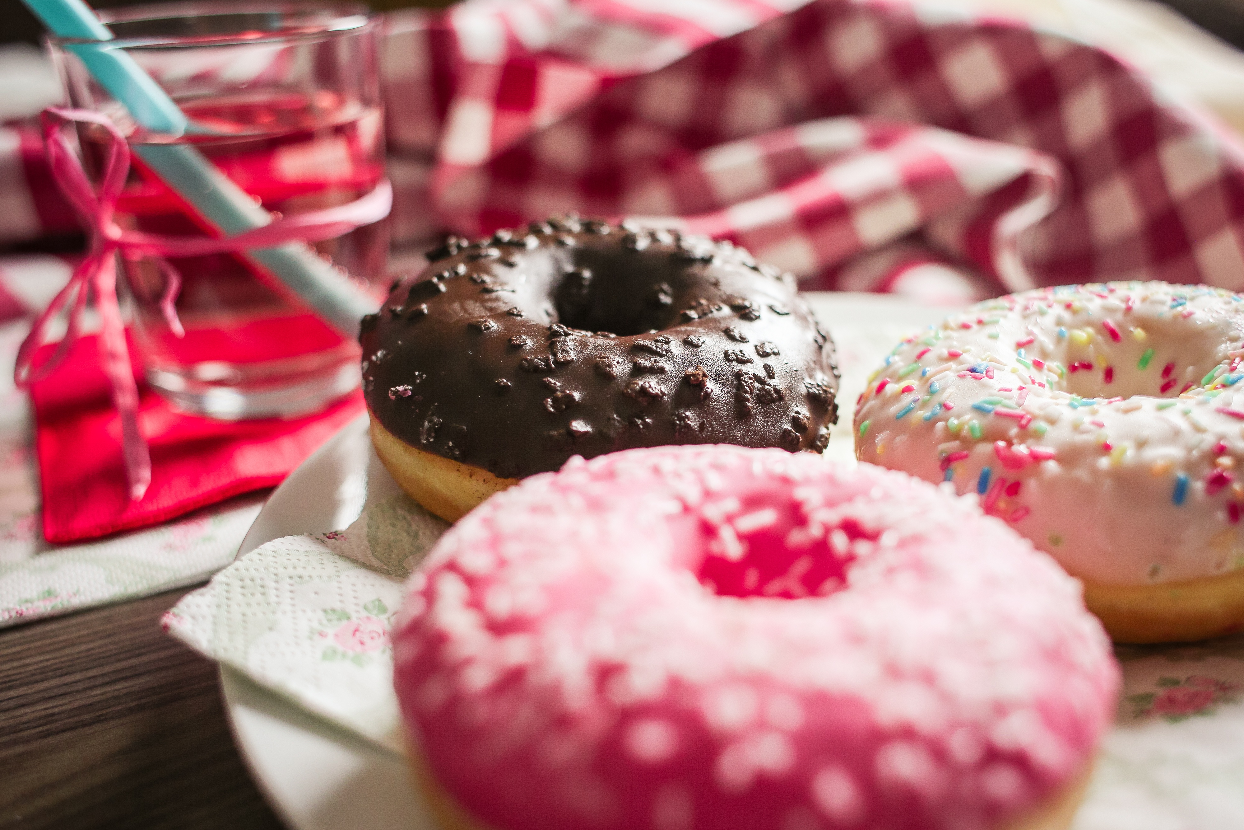 Laden Sie das Süßigkeiten, Nahrungsmittel, Donut-Bild kostenlos auf Ihren PC-Desktop herunter