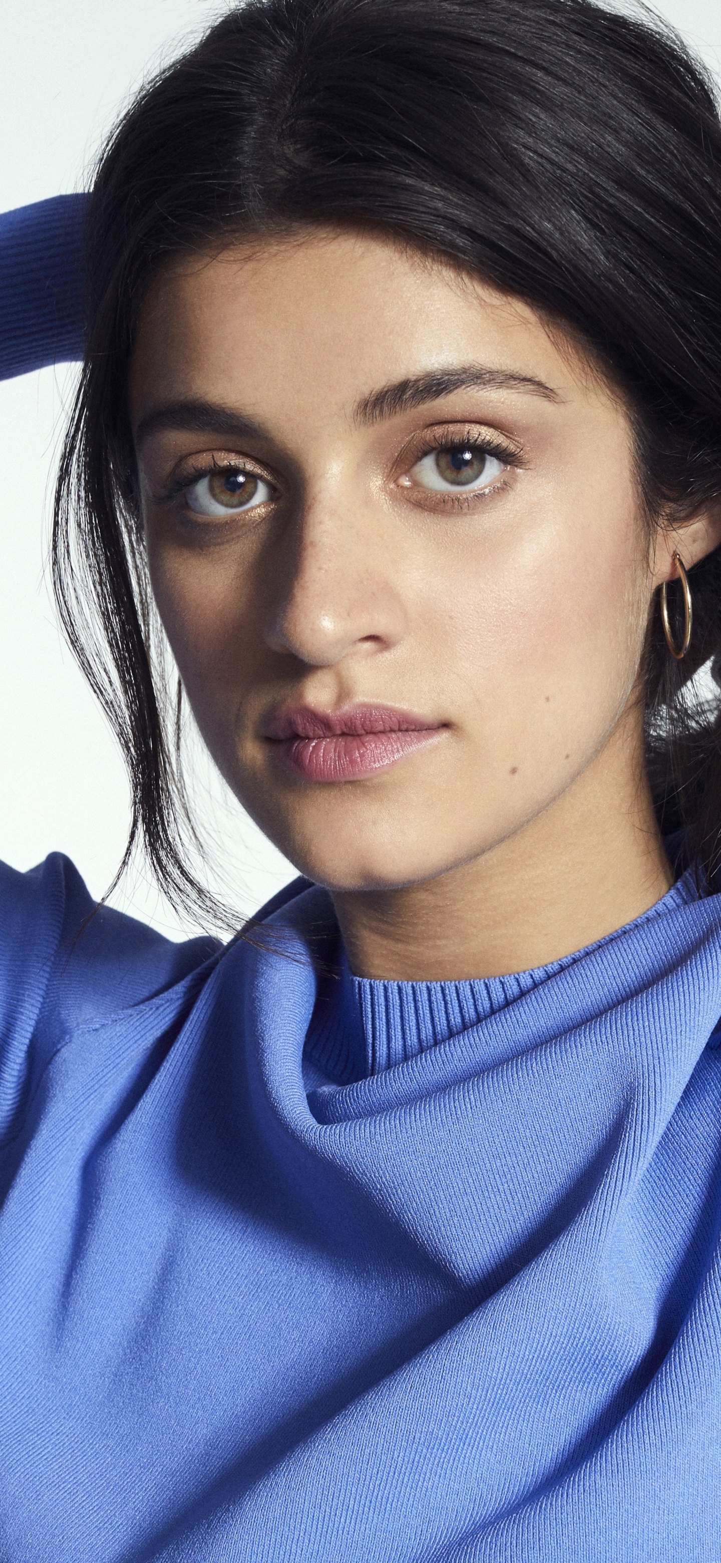 Download mobile wallpaper English, Celebrity, Black Hair, Actress, Anya Chalotra for free.