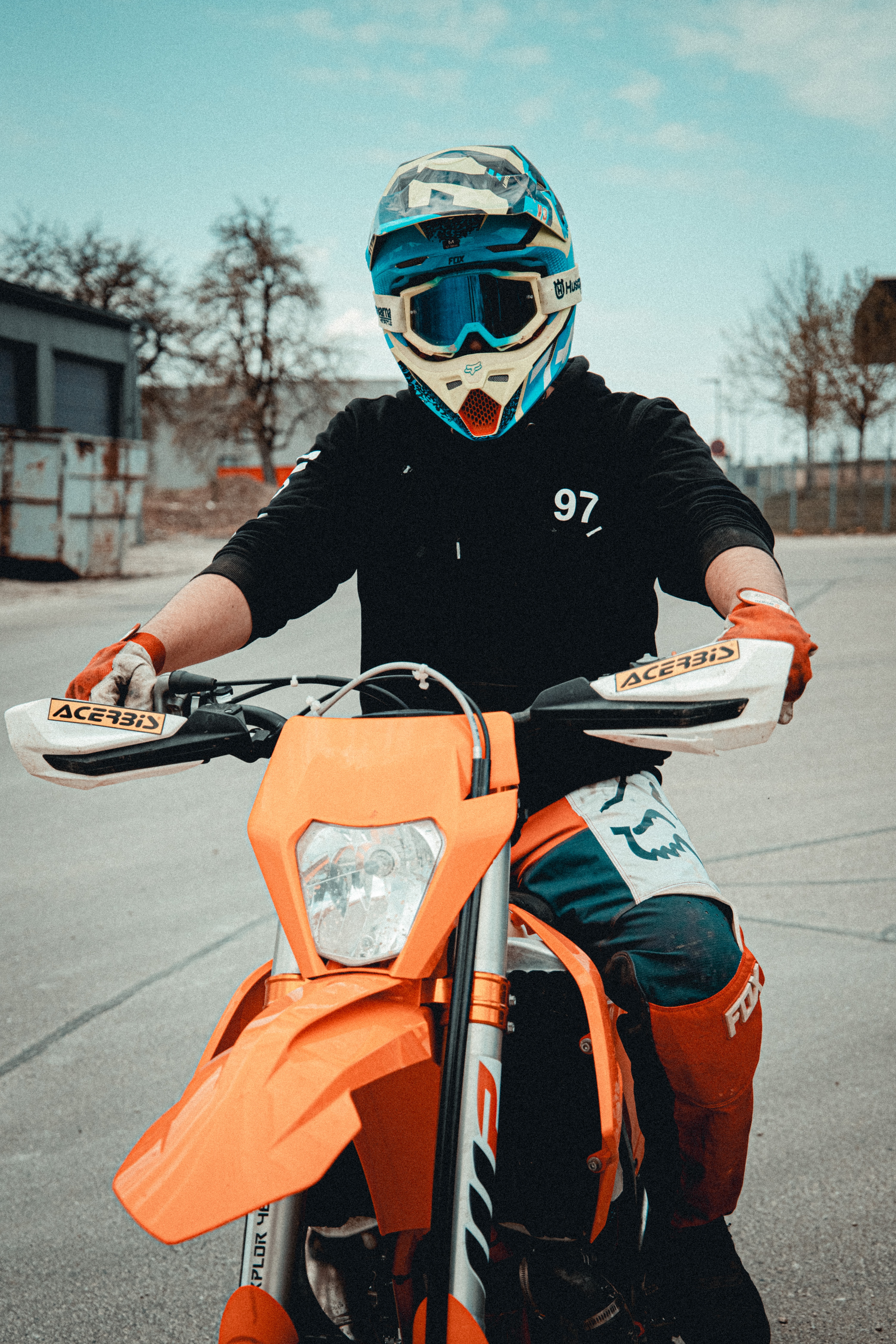 Handy-Wallpaper Helm, Brille, Motorrad, Motorradfahrer, Motorräder kostenlos herunterladen.
