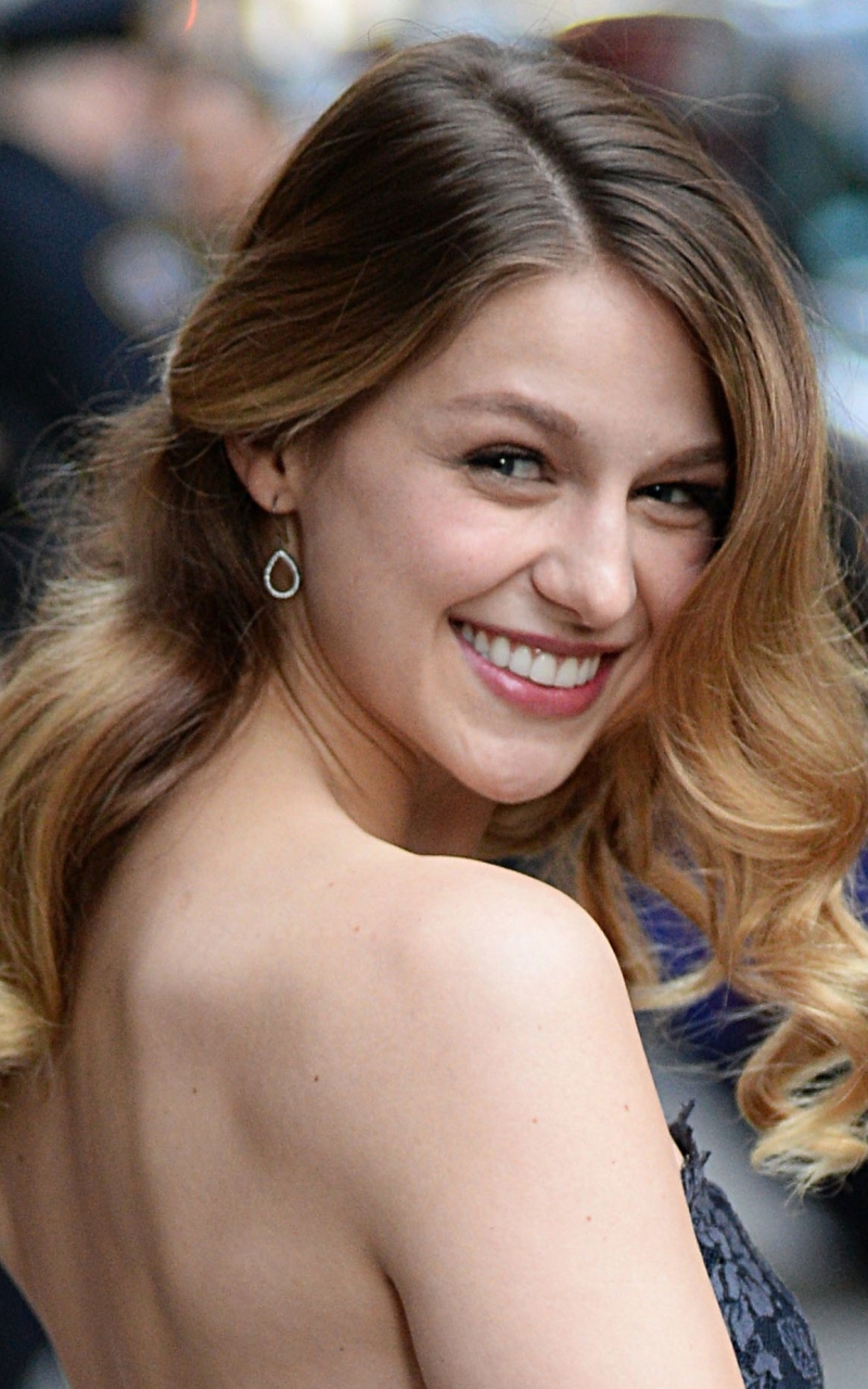 Download mobile wallpaper Smile, Earrings, Celebrity, Actress, Melissa Benoist for free.