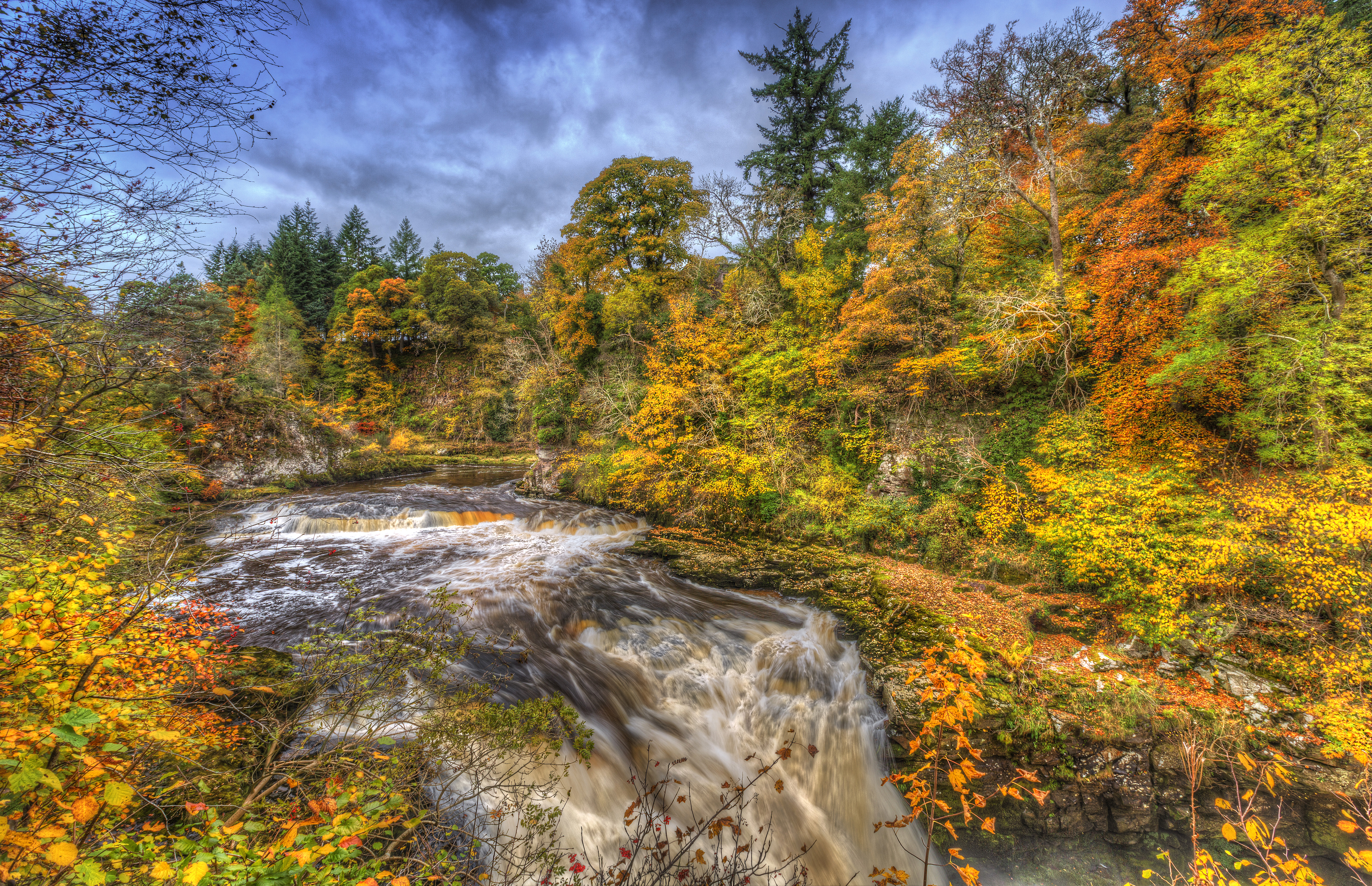 Скачать картинку Осень, Водопад, Лес, Дерево, Земля, Hdr, Фотографии в телефон бесплатно.