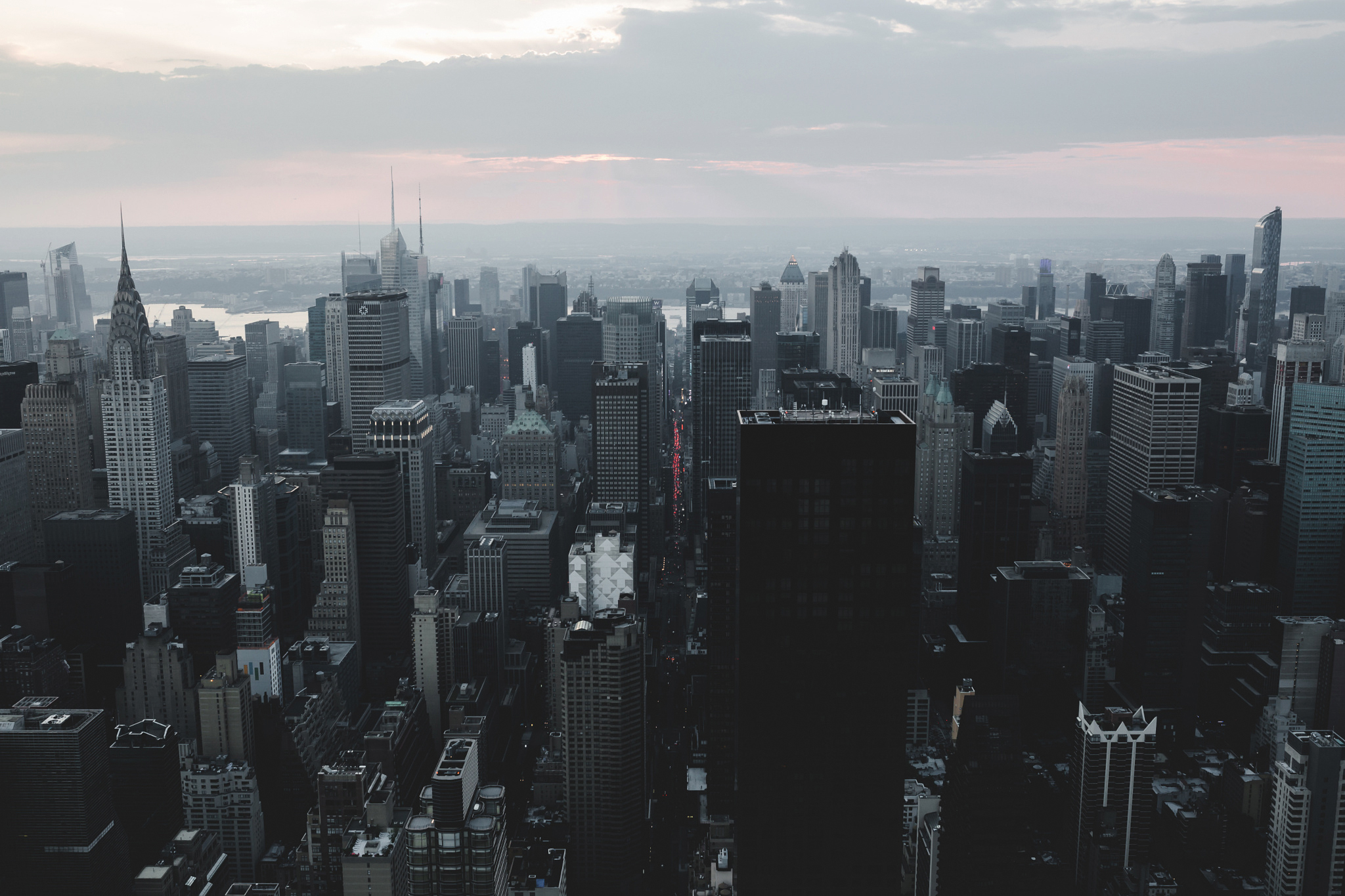 Handy-Wallpaper Städte, Wolkenkratzer, Gebäude, Stadtbild, New York, Manhattan, Vereinigte Staaten Von Amerika, Menschengemacht, Großstadt, Luftbildfotografie kostenlos herunterladen.