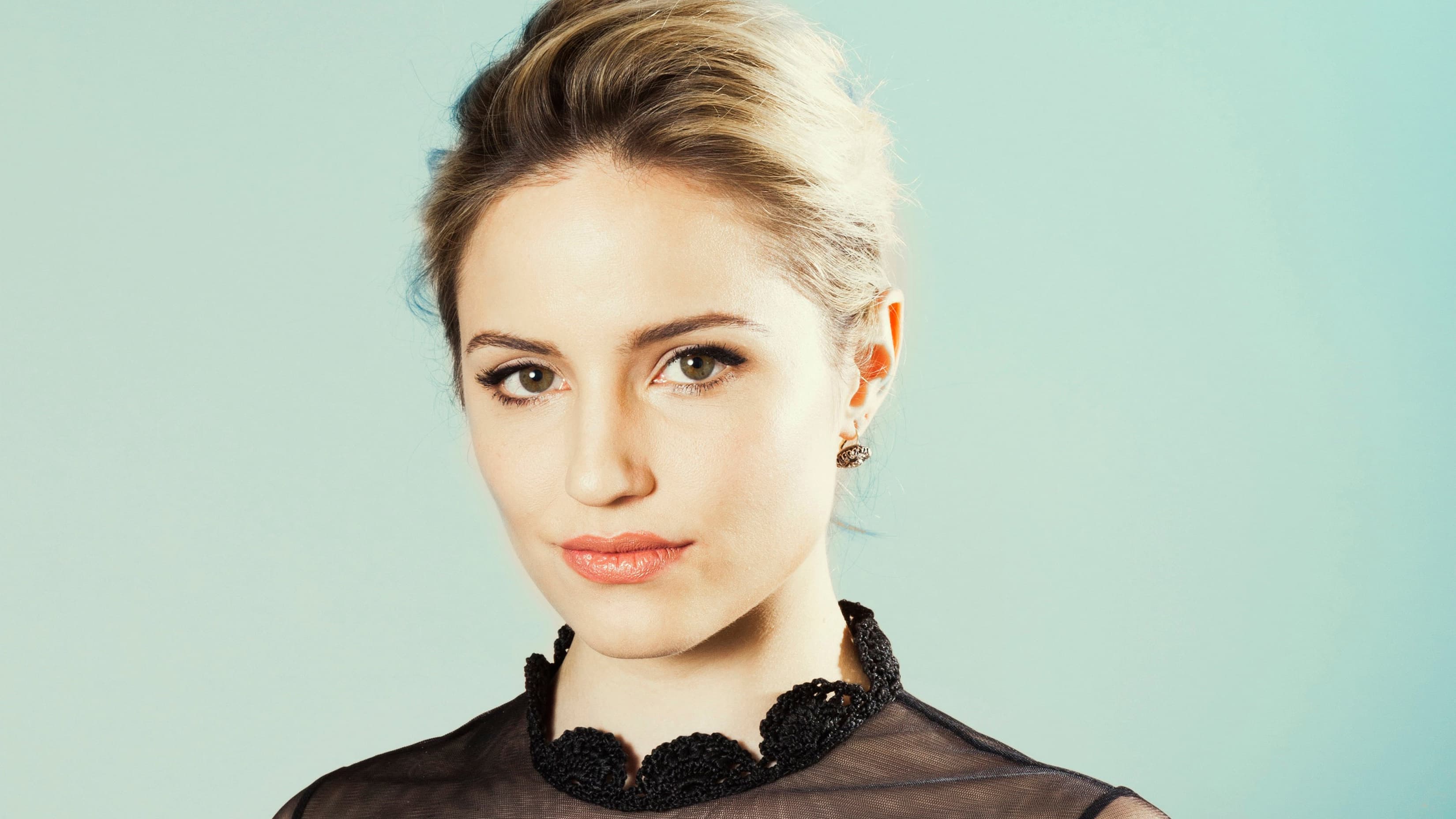 Download mobile wallpaper Blonde, Face, American, Celebrity, Actress, Dianna Agron for free.