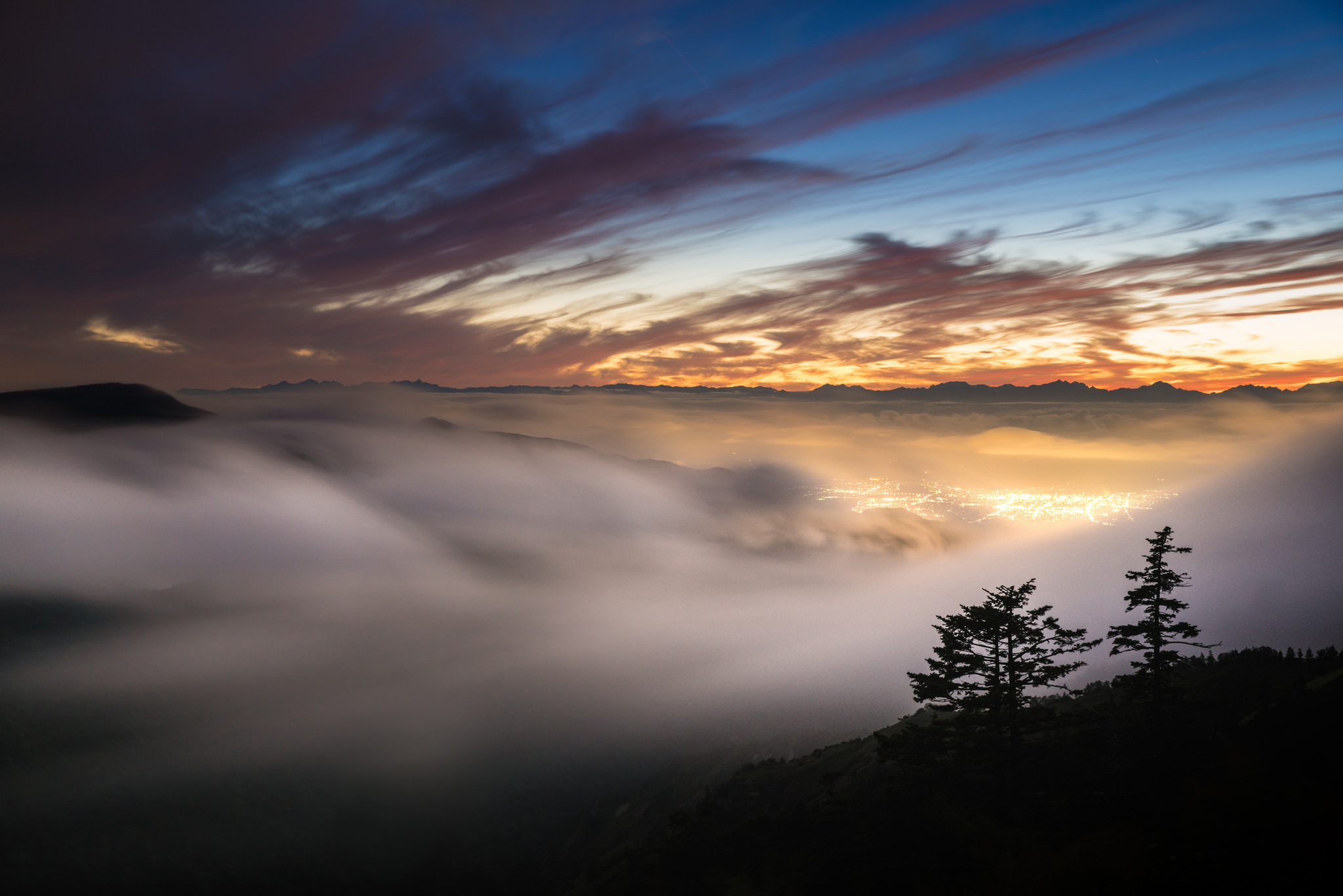 Handy-Wallpaper Landschaft, Natur, Licht, Nebel, Fotografie, Himmel, Sonnenuntergang kostenlos herunterladen.