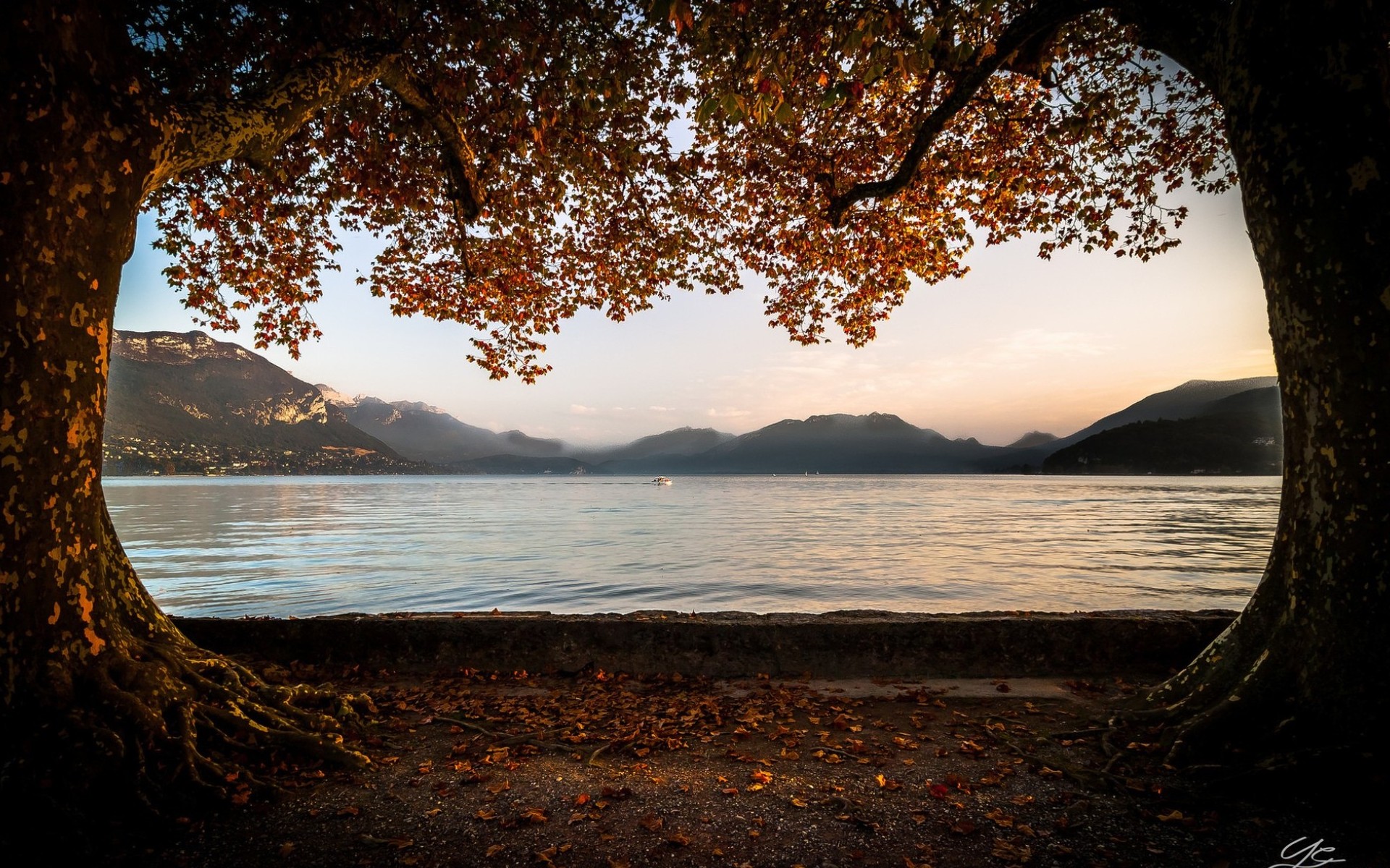 Download mobile wallpaper Haute Savoie, Lake Annecy, France, Leaf, Lakes, Lake, Fall, Tree, Mountain, Earth for free.