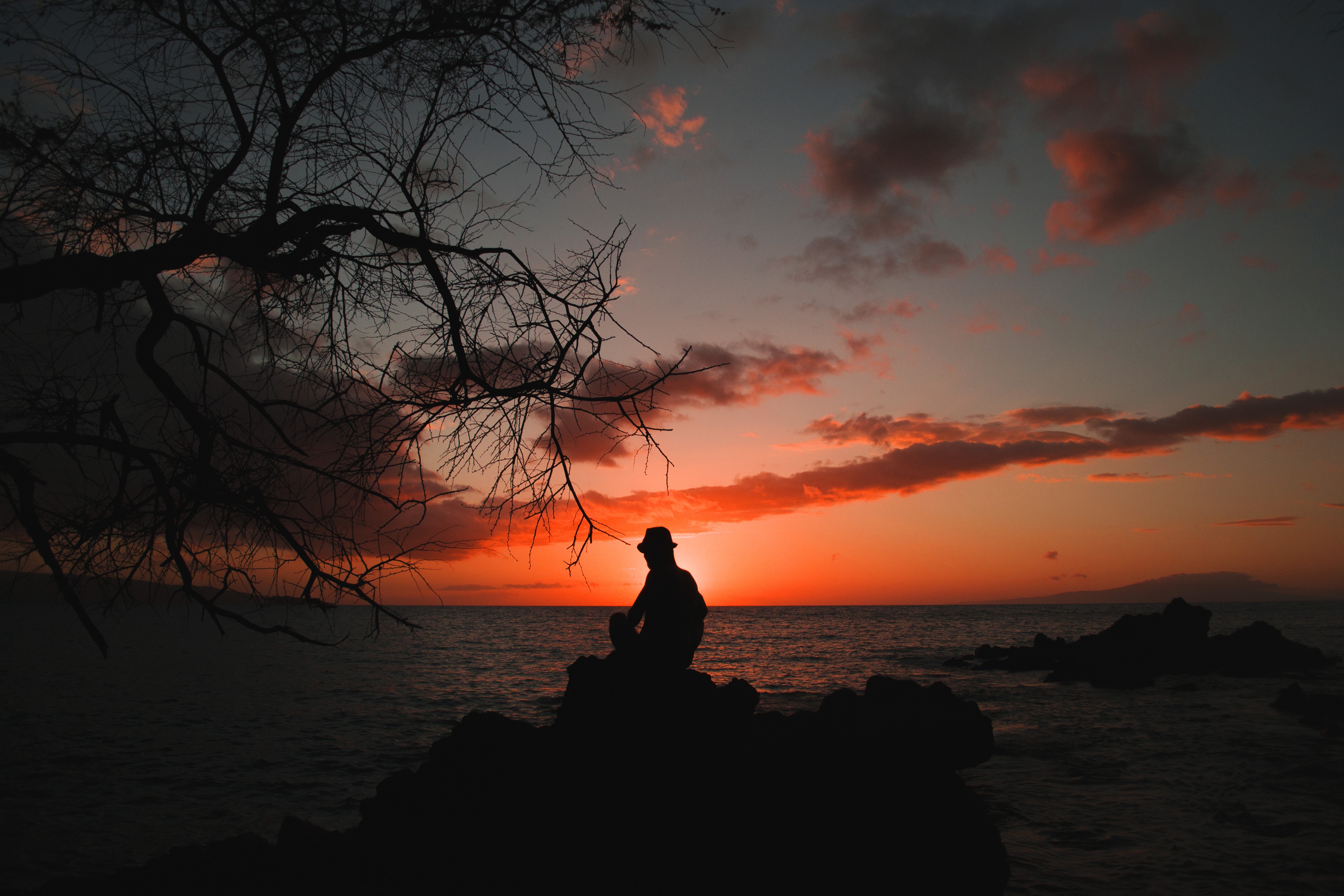 Free download wallpaper Sunset, Sea, Silhouette, Seclusion, Dark, Privacy, Loneliness on your PC desktop