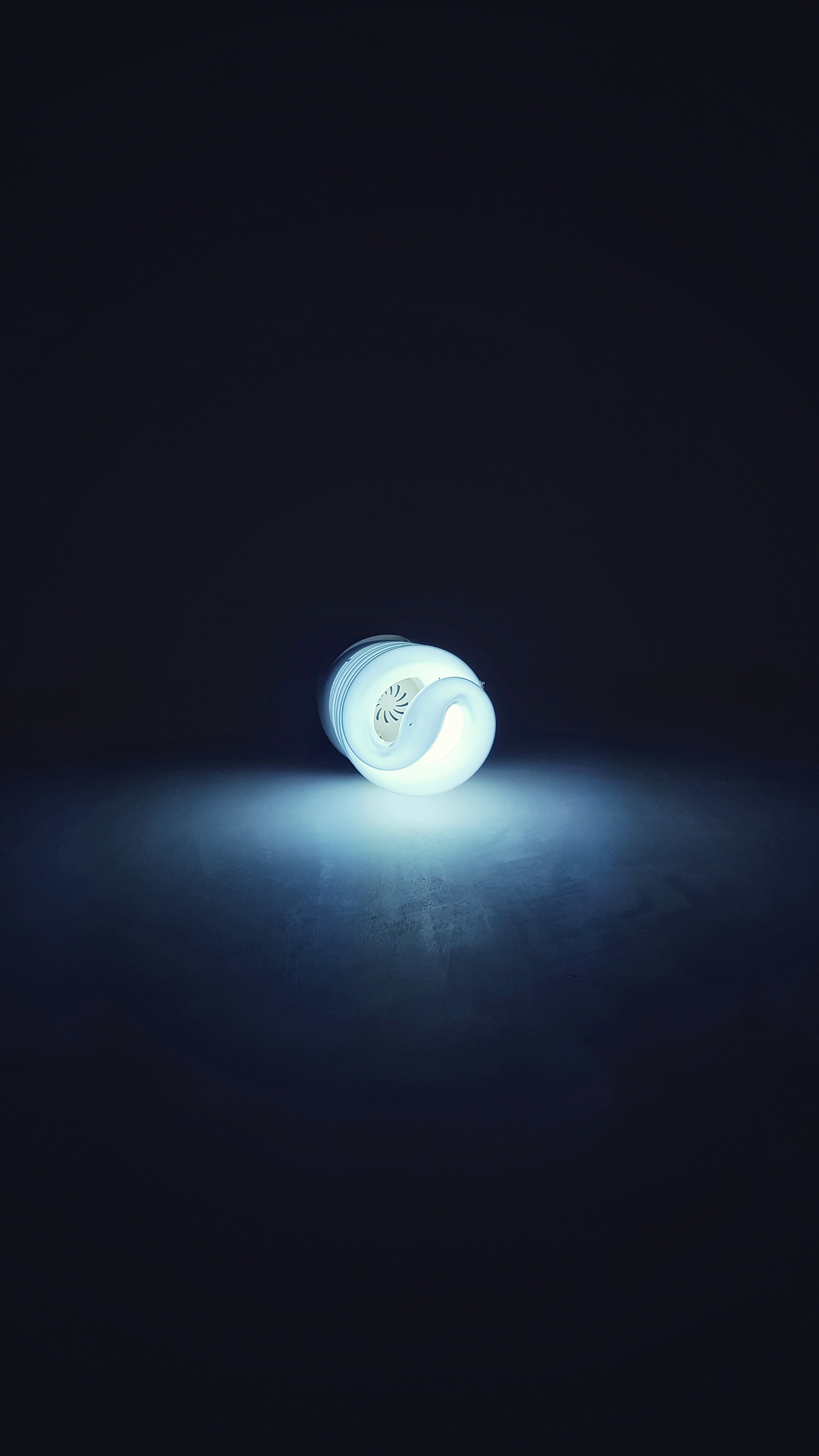 Free download wallpaper Illumination, Spiral, Light Bulb, Dark, Lighting on your PC desktop