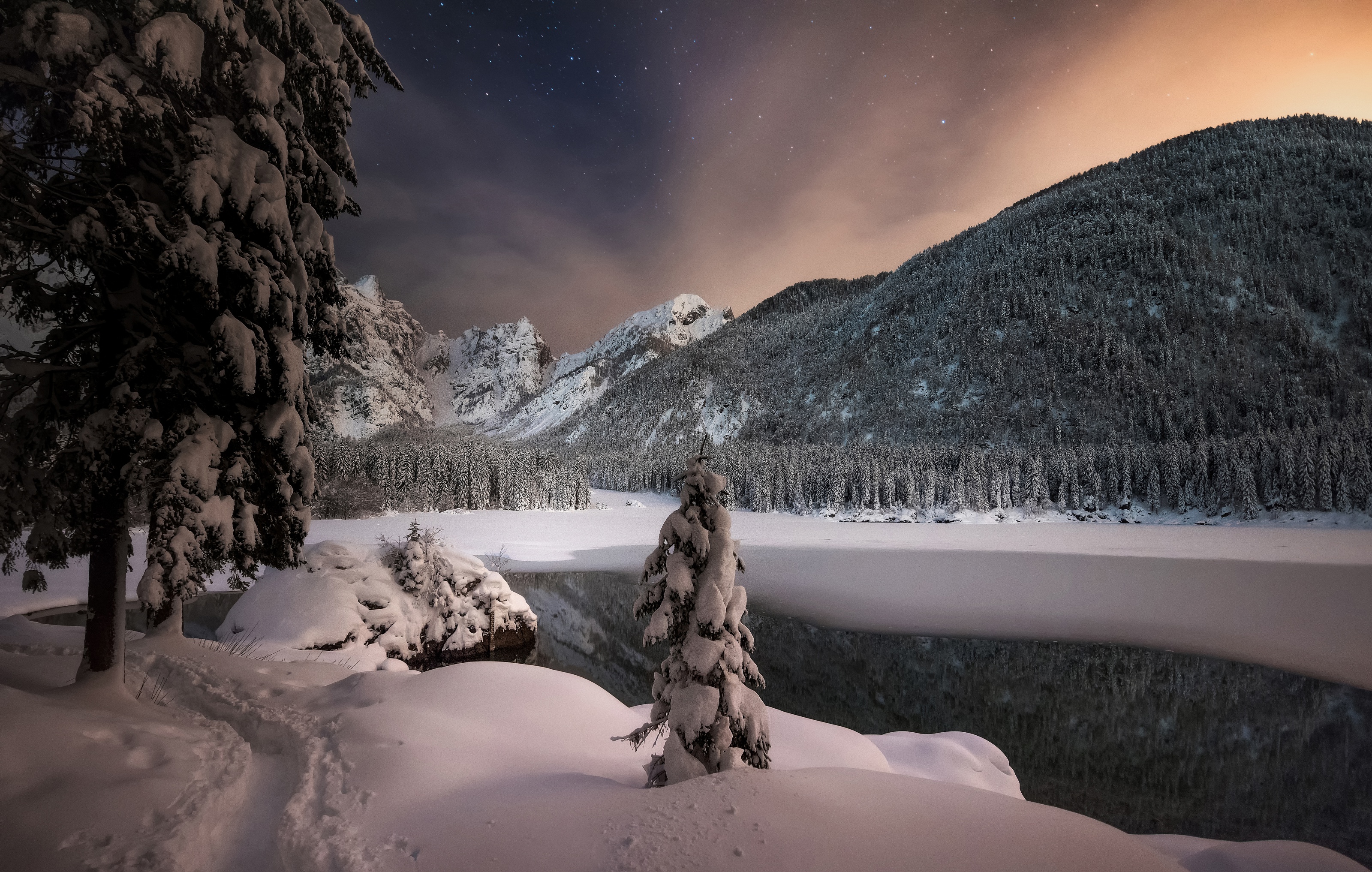 Скачать картинку Зима, Снег, Италия, Альпы, Земля/природа, Озеро Фузине в телефон бесплатно.