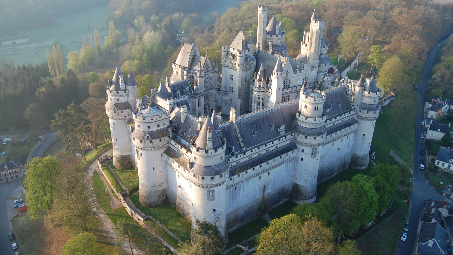 Die besten Schloss Pierrefonds-Hintergründe für den Telefonbildschirm