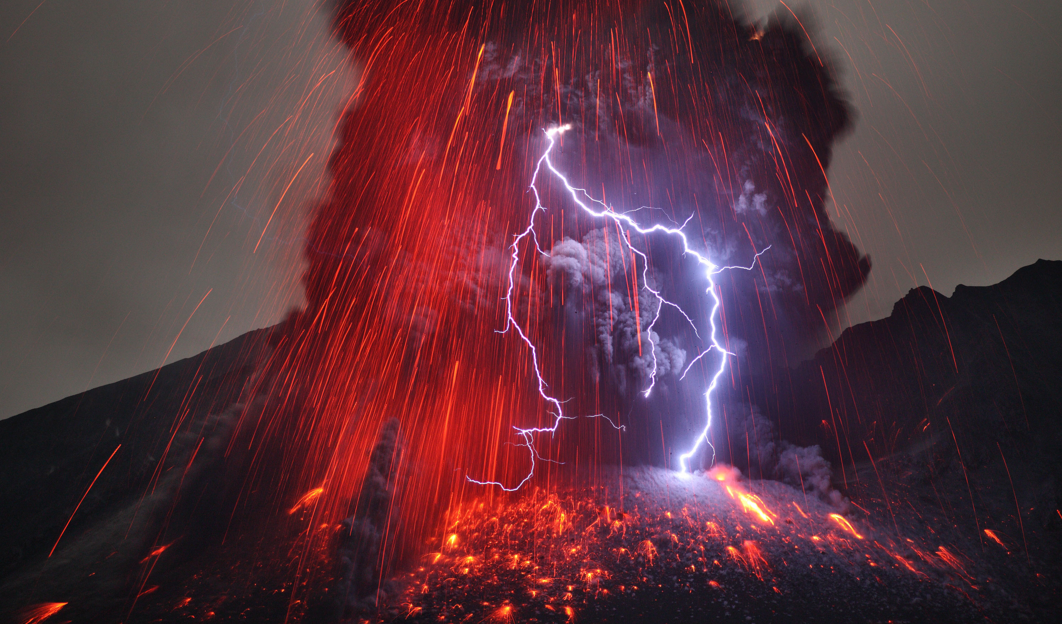 Free download wallpaper Lightning, Volcano, Photography on your PC desktop