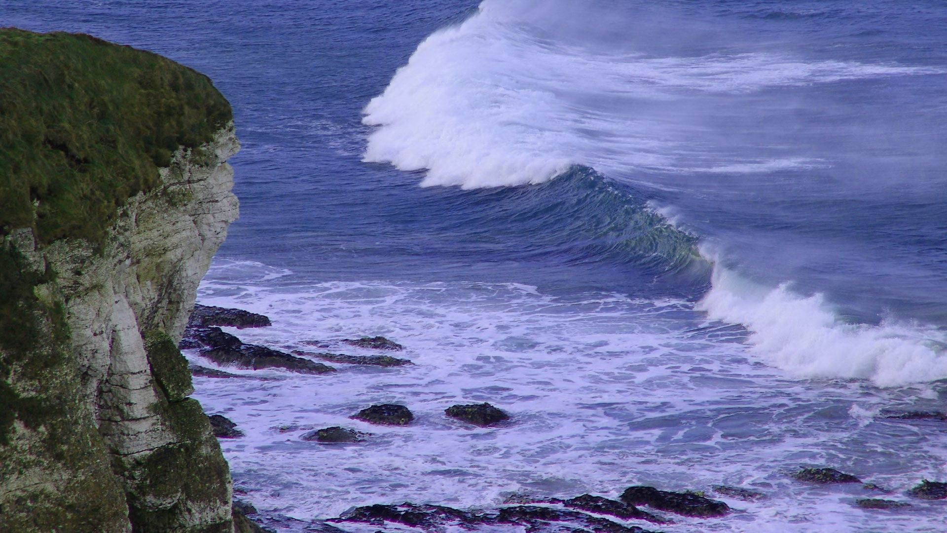 156319 descargar fondo de pantalla precipicio, naturaleza, mar, ondas, roca, rotura: protectores de pantalla e imágenes gratis