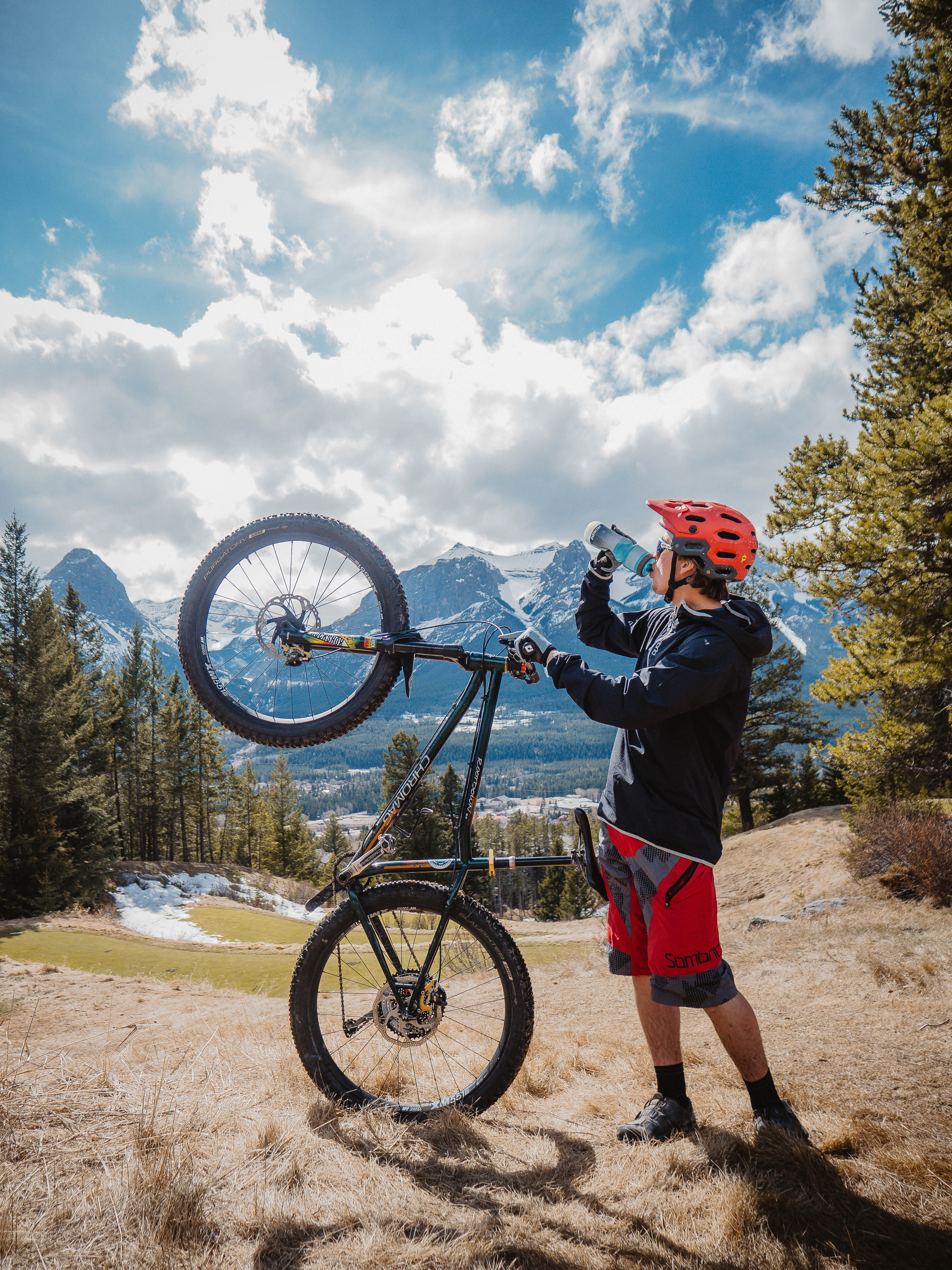 61893 baixar papel de parede bicicleta de montanha, esportes, montanhas, bicicleta, humano, pessoa, mountain bike - protetores de tela e imagens gratuitamente