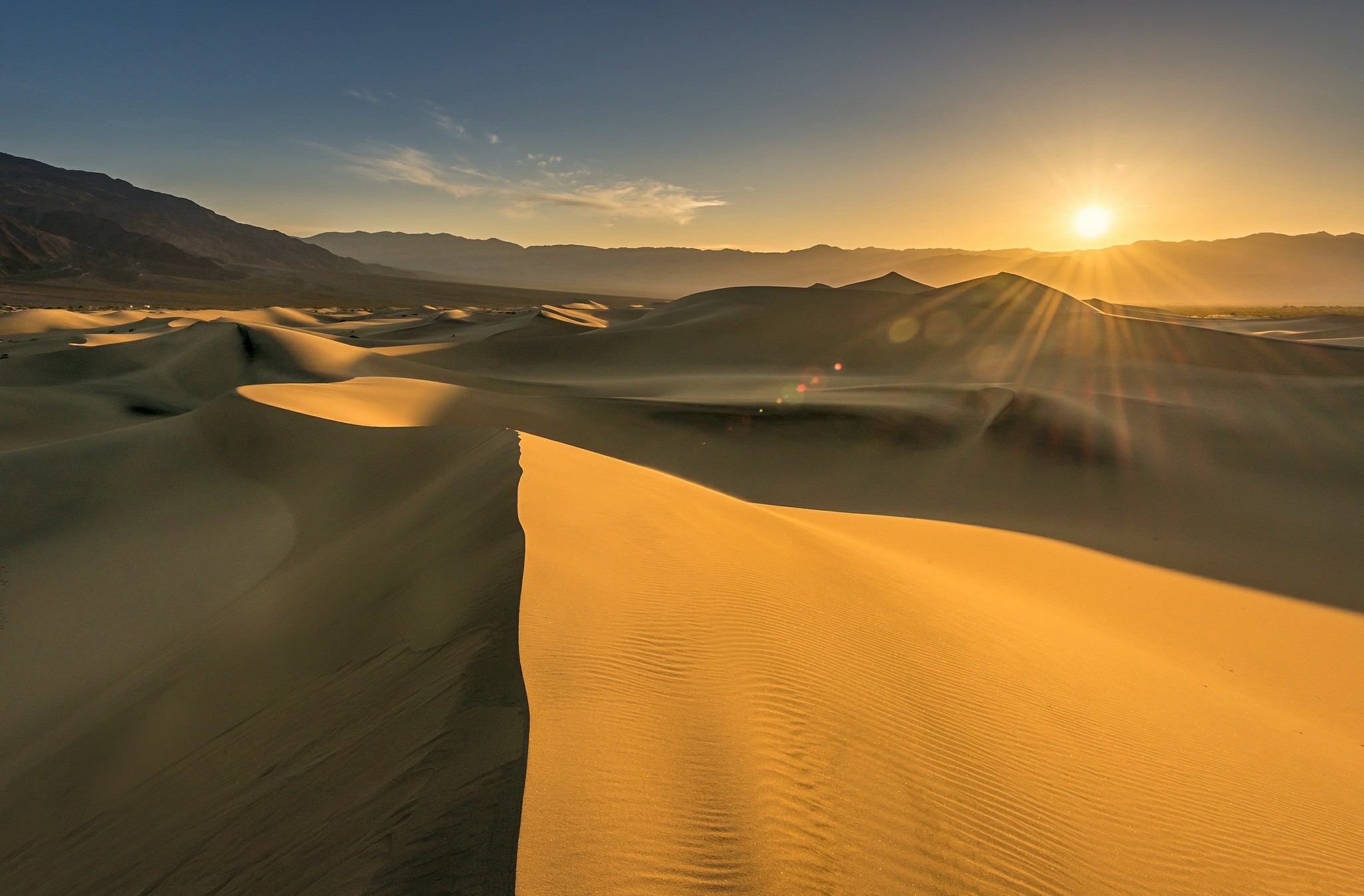Скачать картинку Пустыня, Солнечный Свет, Дюна, Земля/природа в телефон бесплатно.