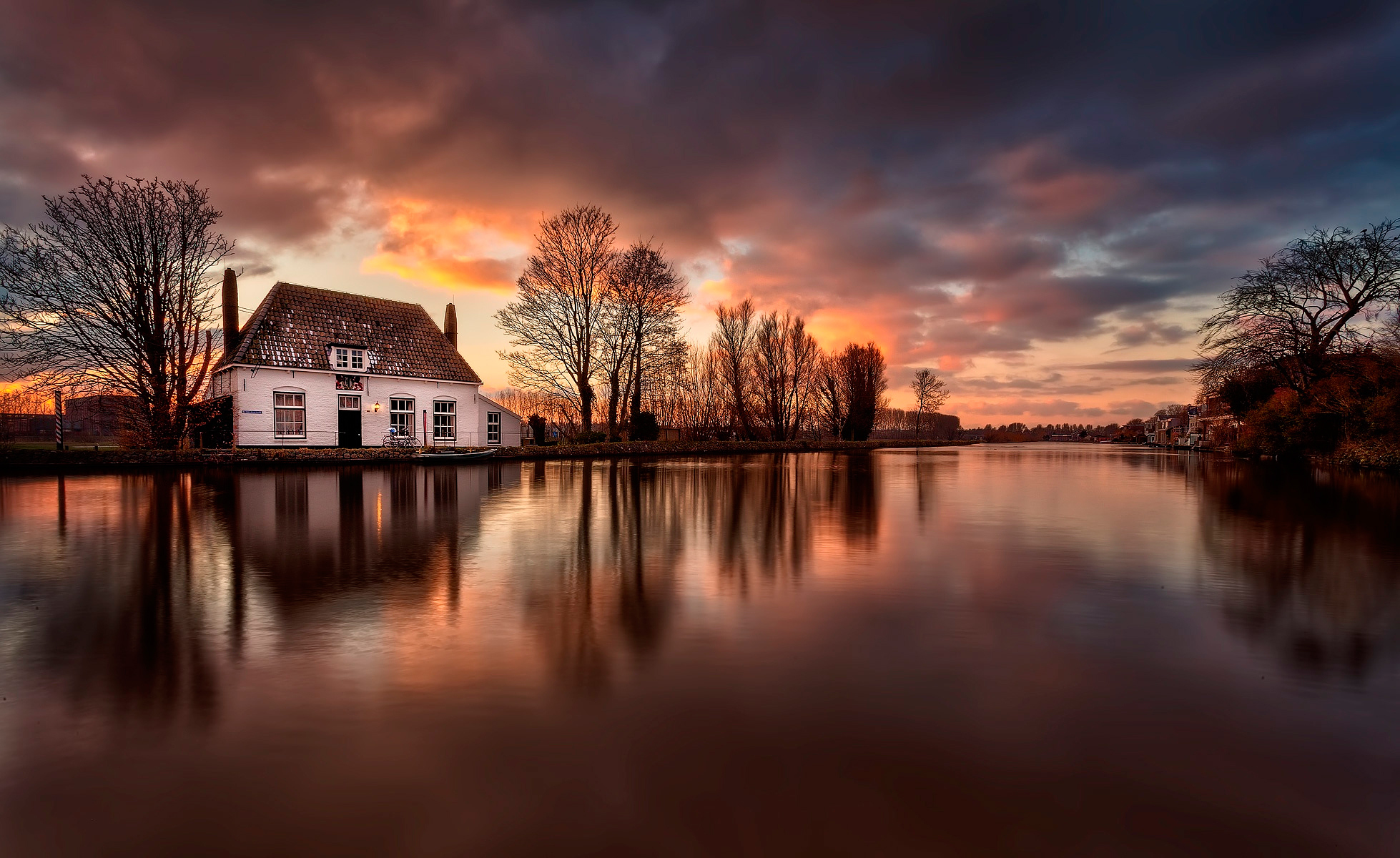 Baixe gratuitamente a imagem Pôr Do Sol, Lago, Casa, Nuvem, Feito Pelo Homem na área de trabalho do seu PC