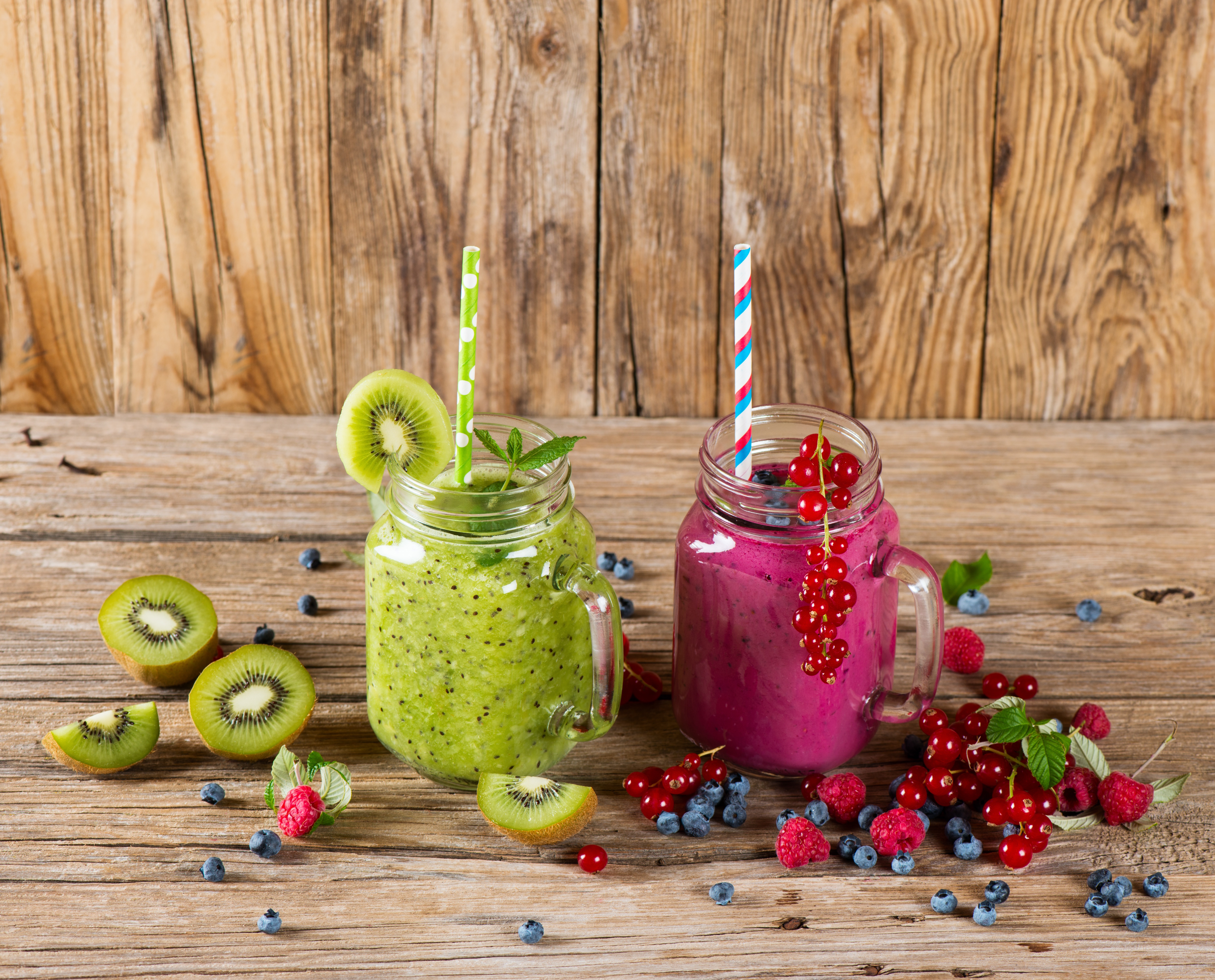 Free download wallpaper Food, Blueberry, Kiwi, Raspberry, Berry, Fruit, Drink, Smoothie, Currants on your PC desktop