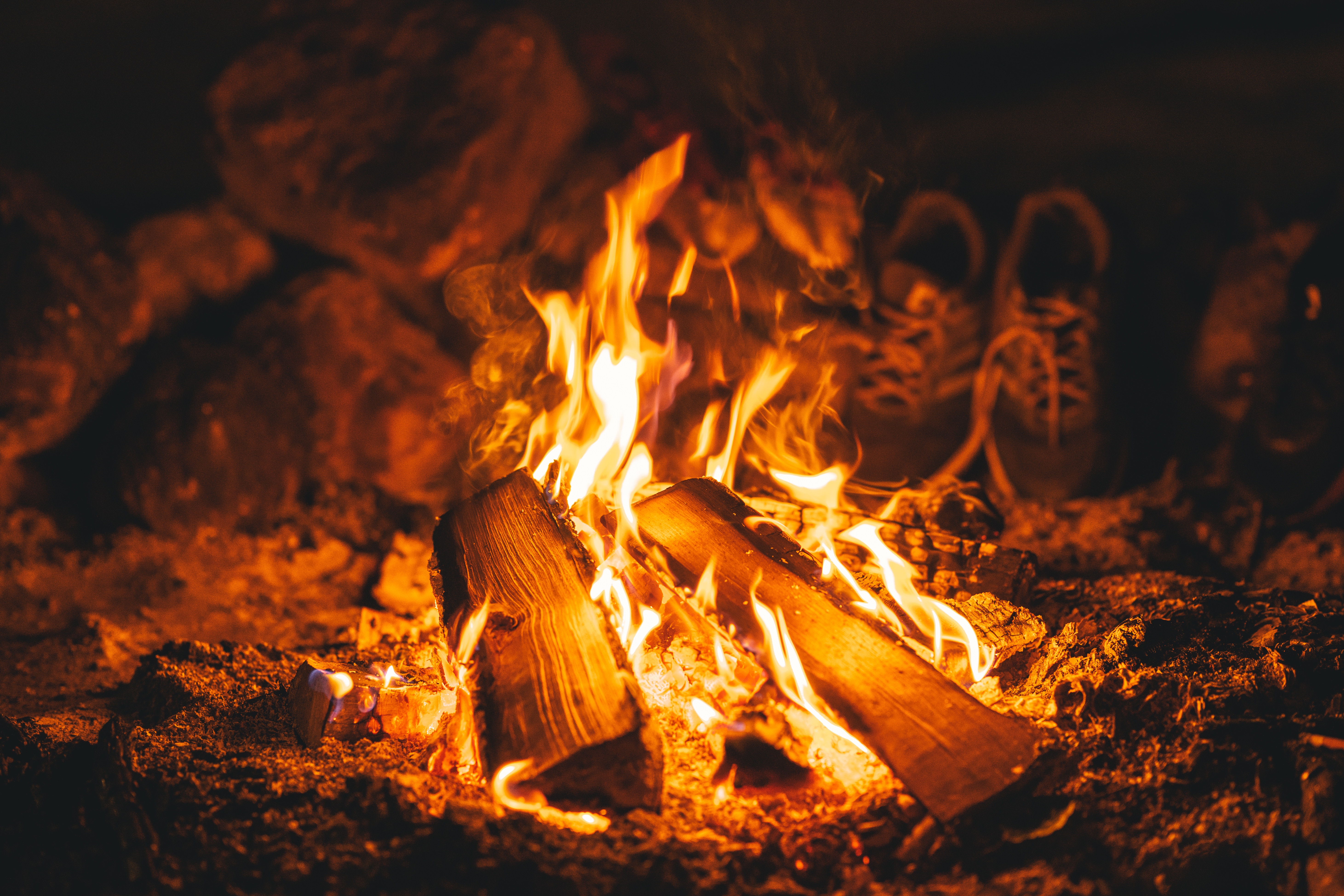 145507 télécharger le fond d'écran bois de chauffage, bois à brûler, feu, bonfire, charbons, flamme, divers, brûler - économiseurs d'écran et images gratuitement