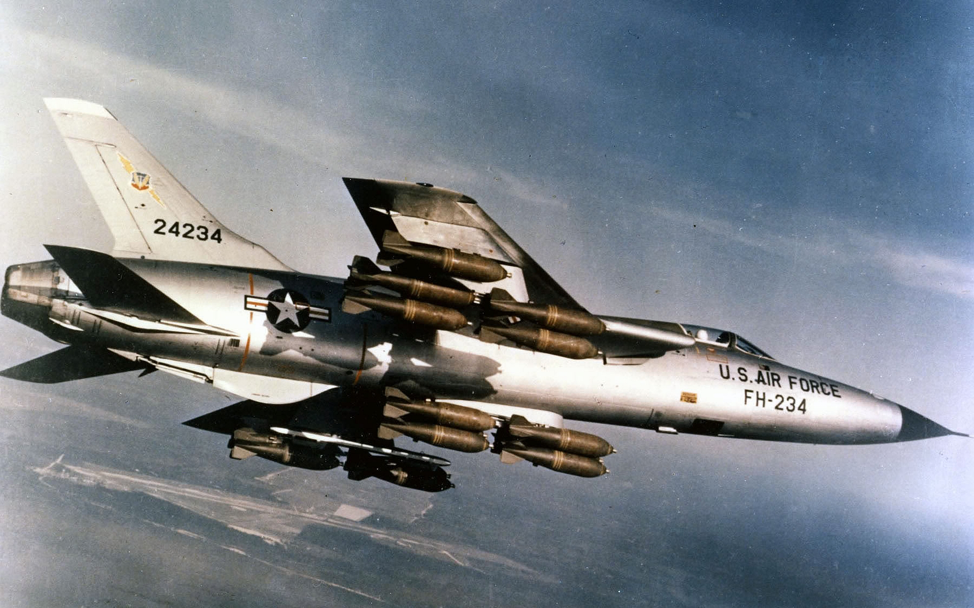 Популярні заставки і фони Republic F 105 Thunderchief на комп'ютер